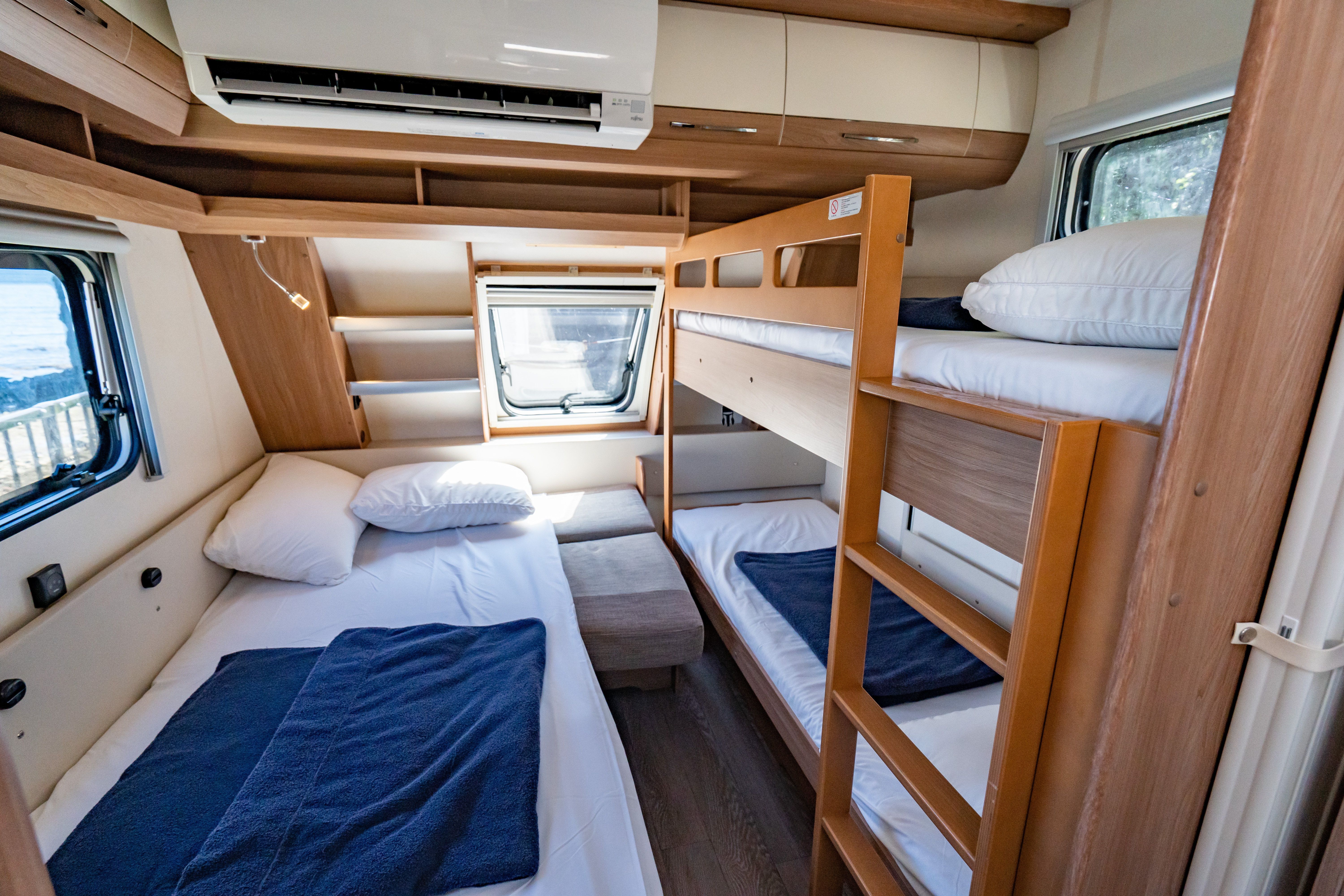 デラックストレーラー