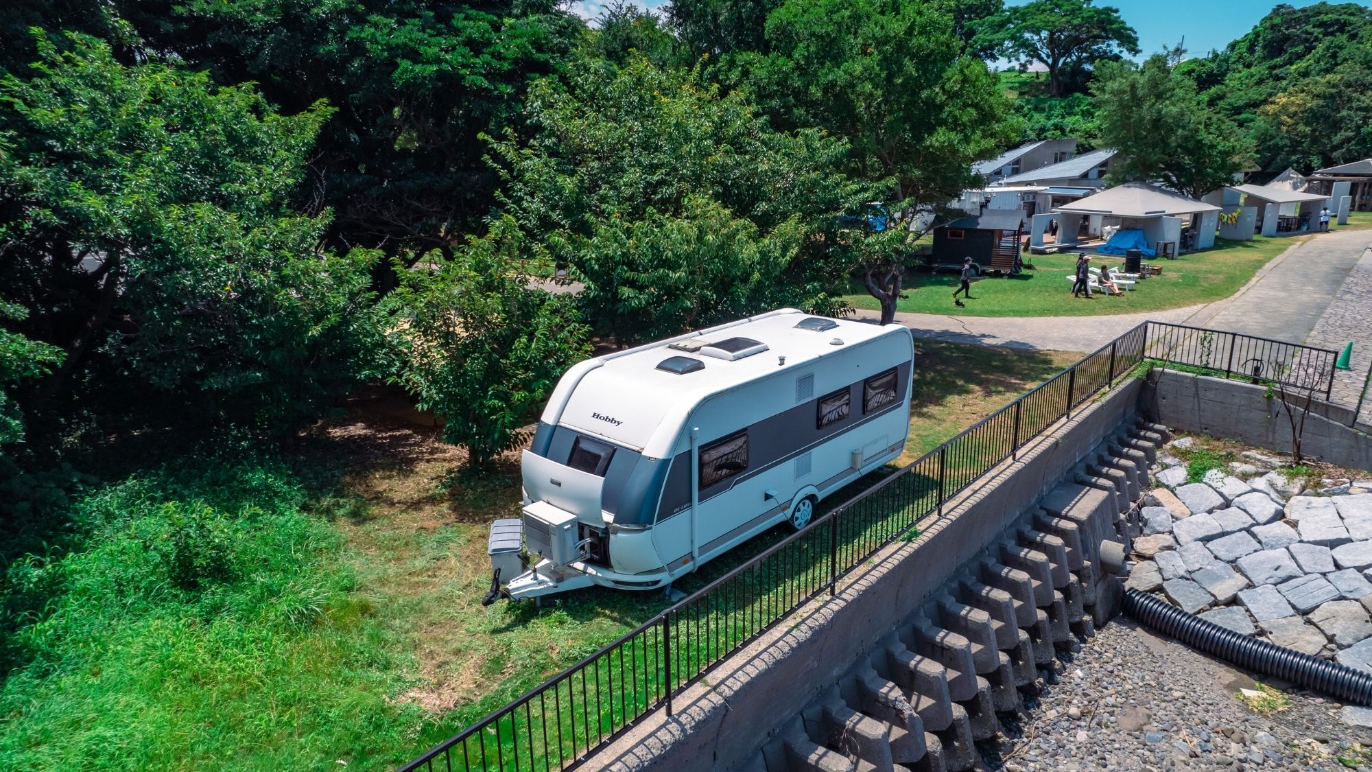 デラックストレーラー