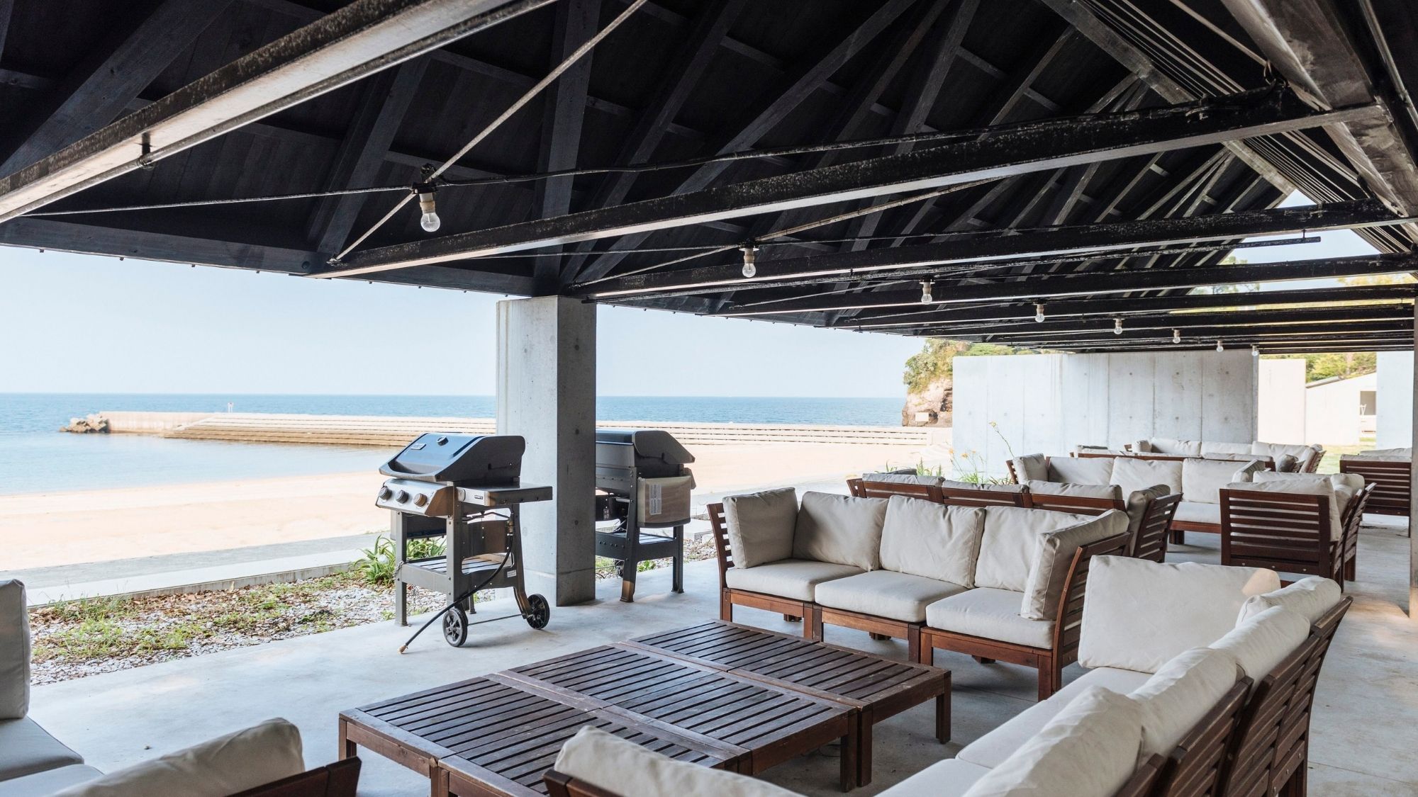 屋根付きBBQスペース