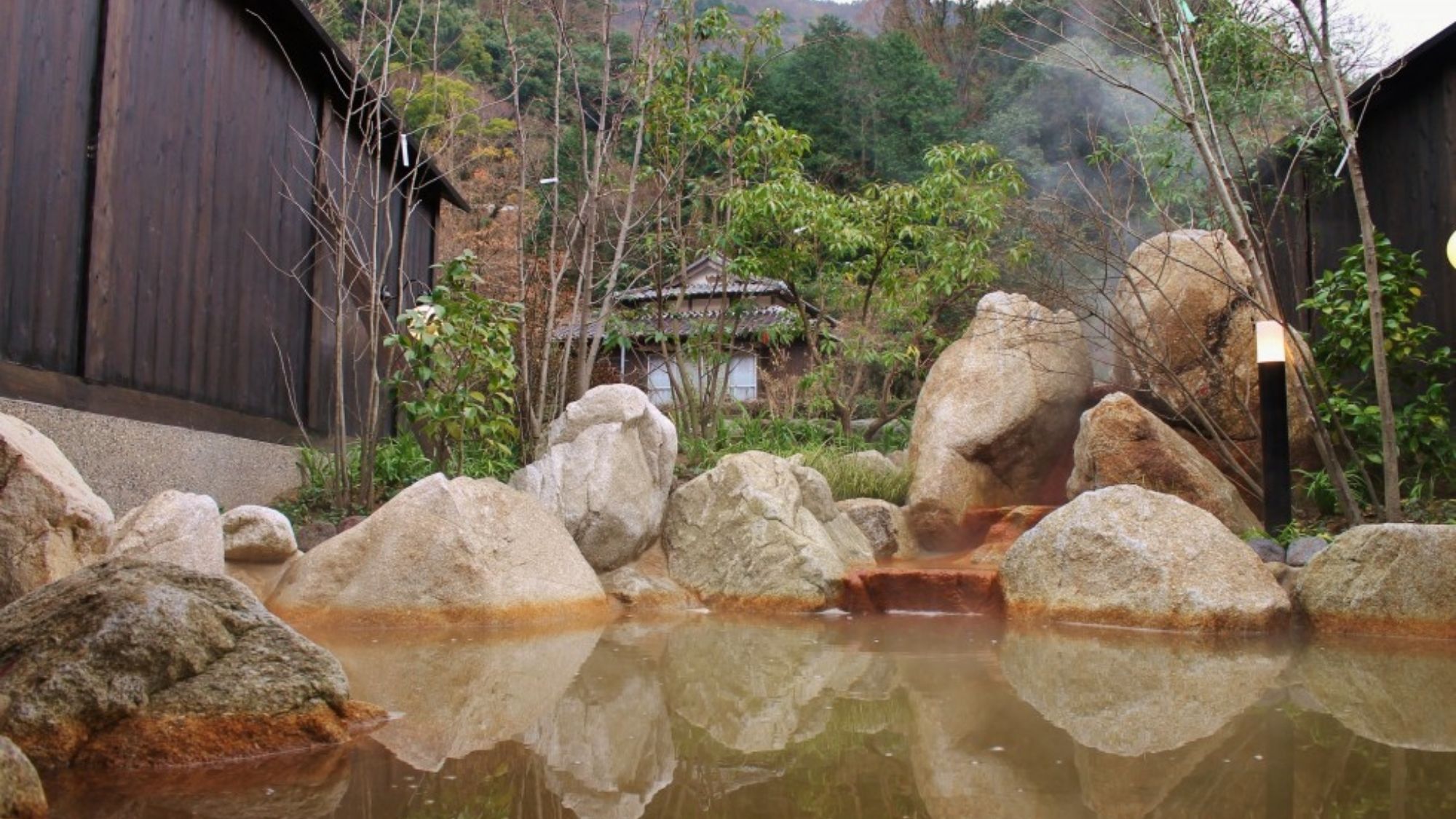 施設から車で約15分の夷谷温泉