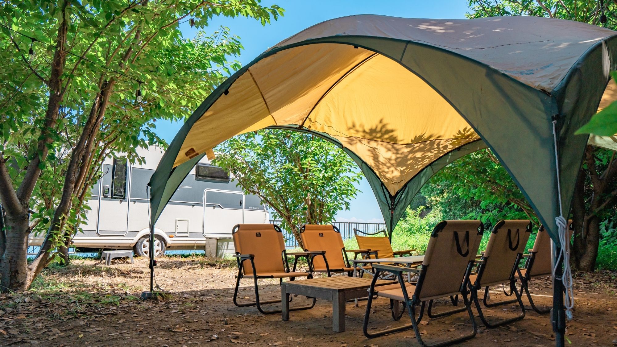 デラックストレーラー外観