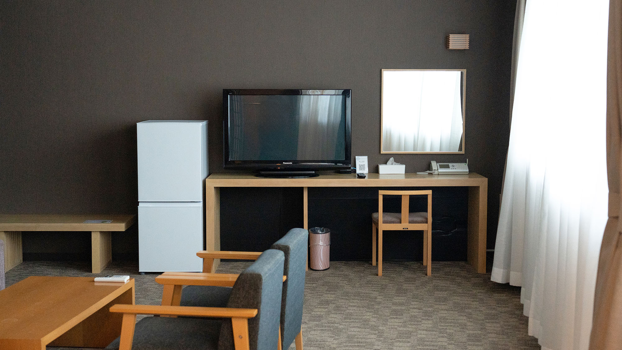 ・【和洋室】お部屋にはテレビもございます。リビングエリアでゆったり寛ぎながらご覧いただけます