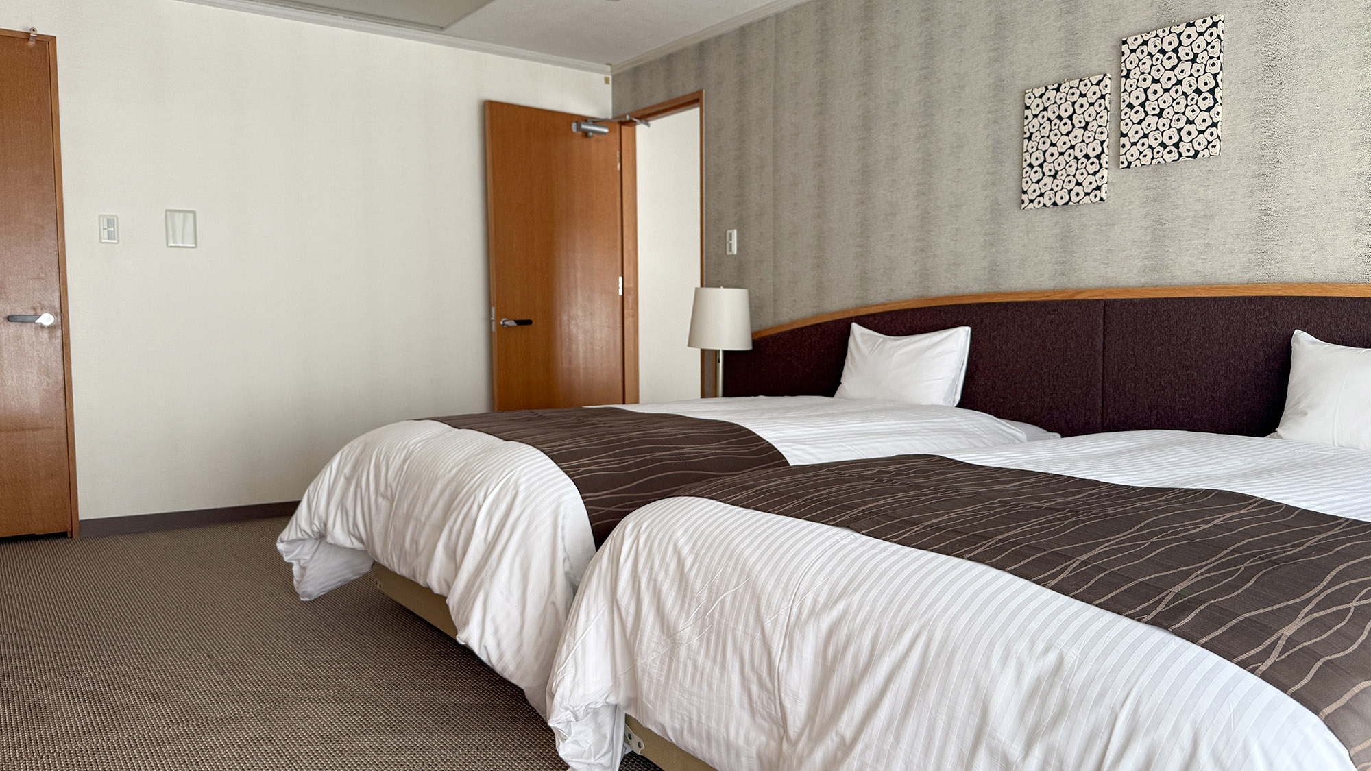 ・【DXスイート】自然を望むバルコニー付きのお部屋です。心身ともに癒される休暇をご満喫ください