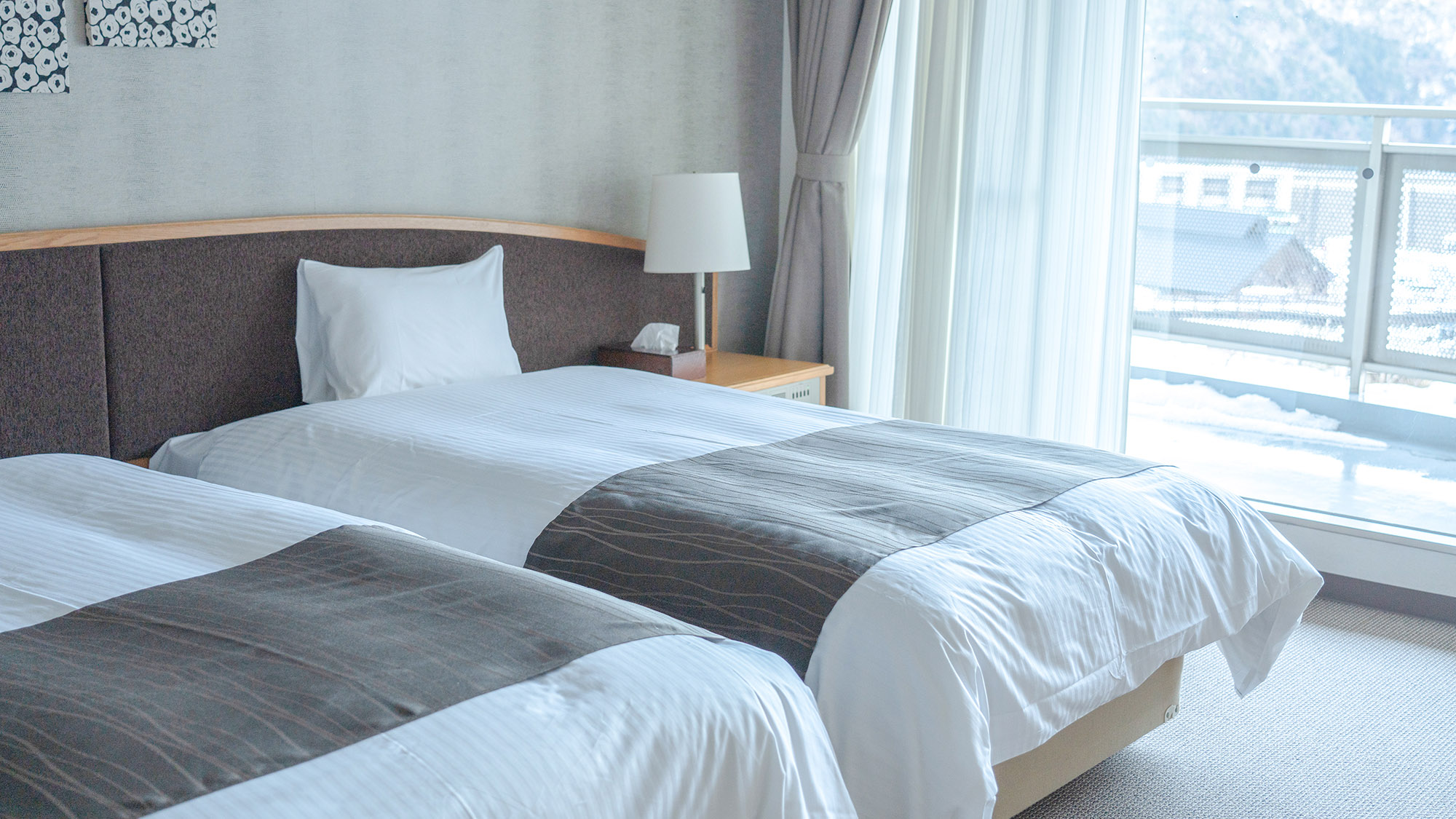 ・【DXスイート】58平米の広々としたお部屋です。セミダブルベッドでのびのびお寛ぎいただけます