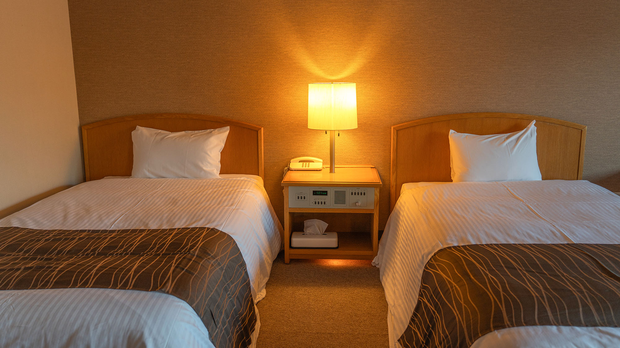 ・【ツイン】シングルベッドを2台設置。ご友人やご夫婦でのご旅行にぴったりな29平米のお部屋です