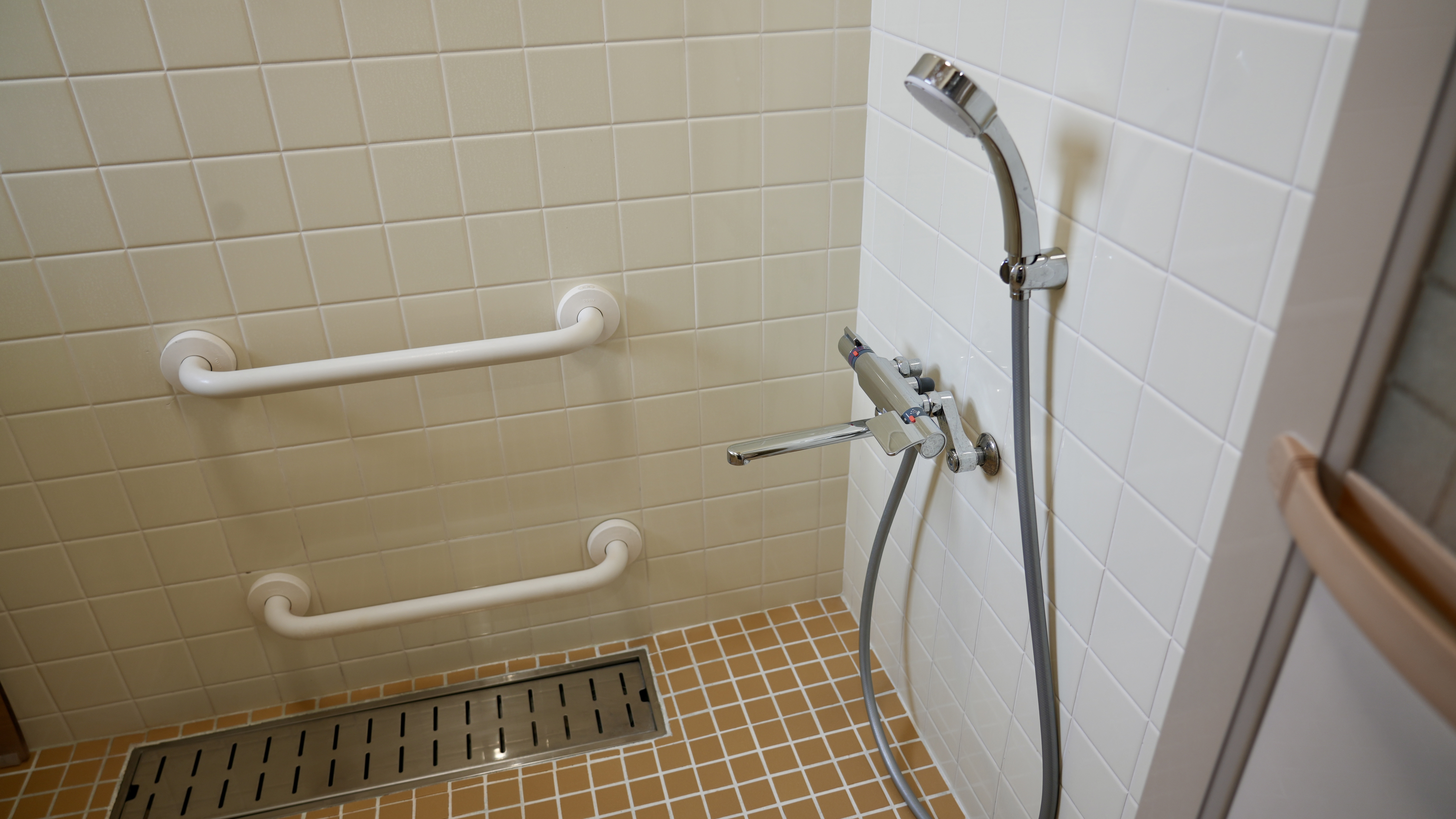 シャワー完備（浴槽なし）