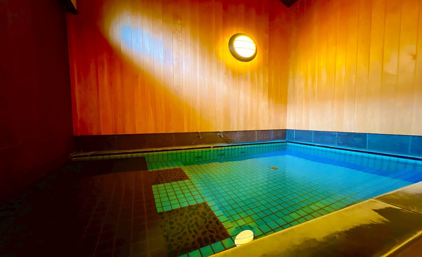 【朝食付きプラン】夕食は館内食事処で丹後で獲れた新鮮なお刺身などが食べられる！