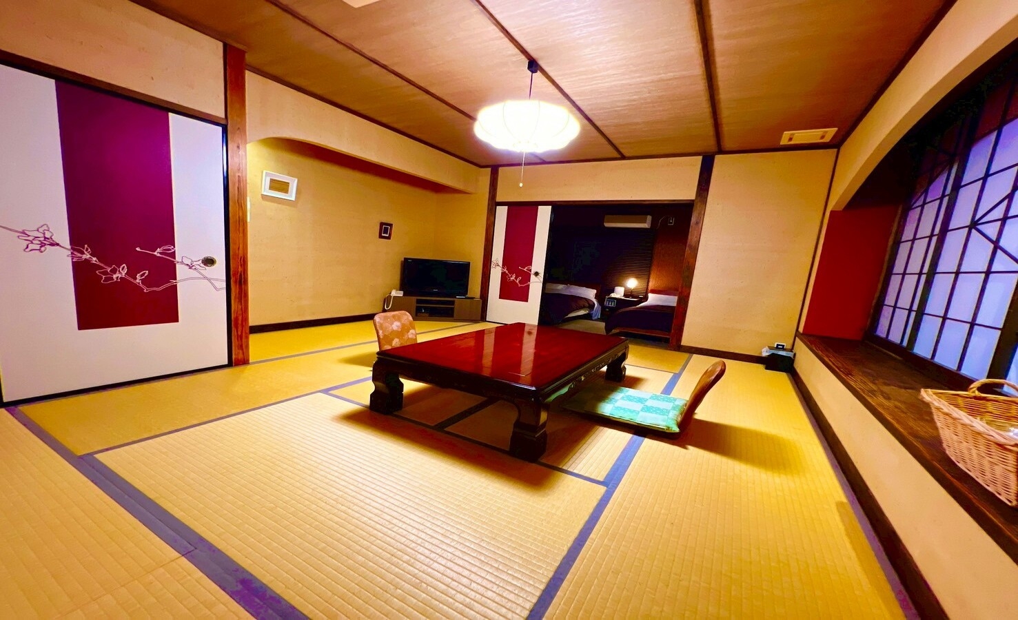 【朝食付きプラン】夕食は館内食事処で丹後で獲れた新鮮なお刺身などが食べられる！