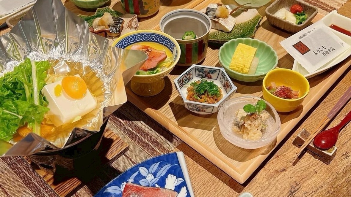 【朝食付きプラン】夕食は館内食事処で丹後で獲れた新鮮なお刺身などが食べられる！