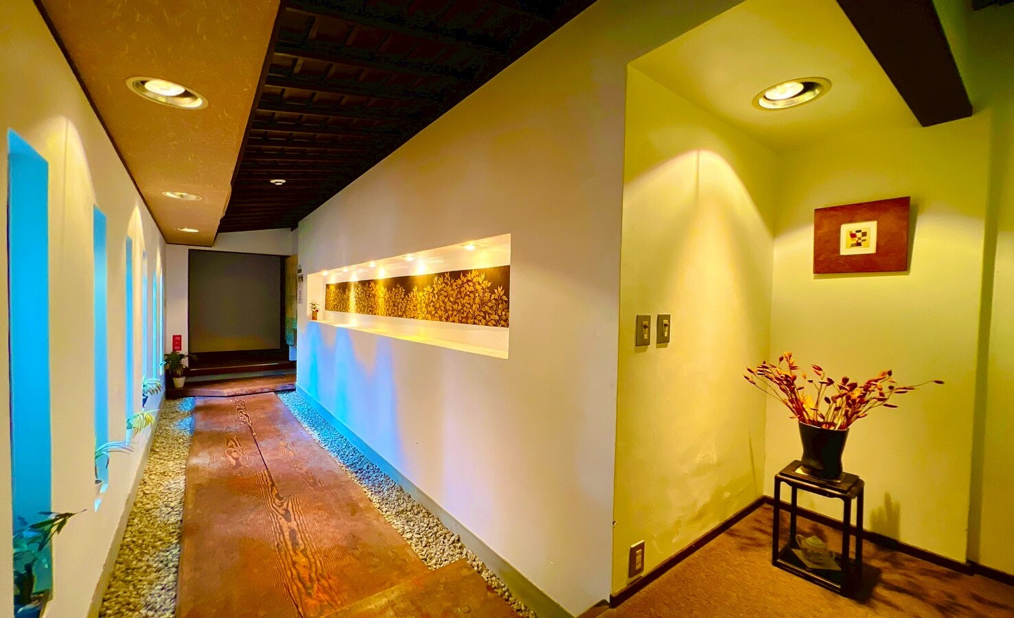 館内通路　丹後ちりめん