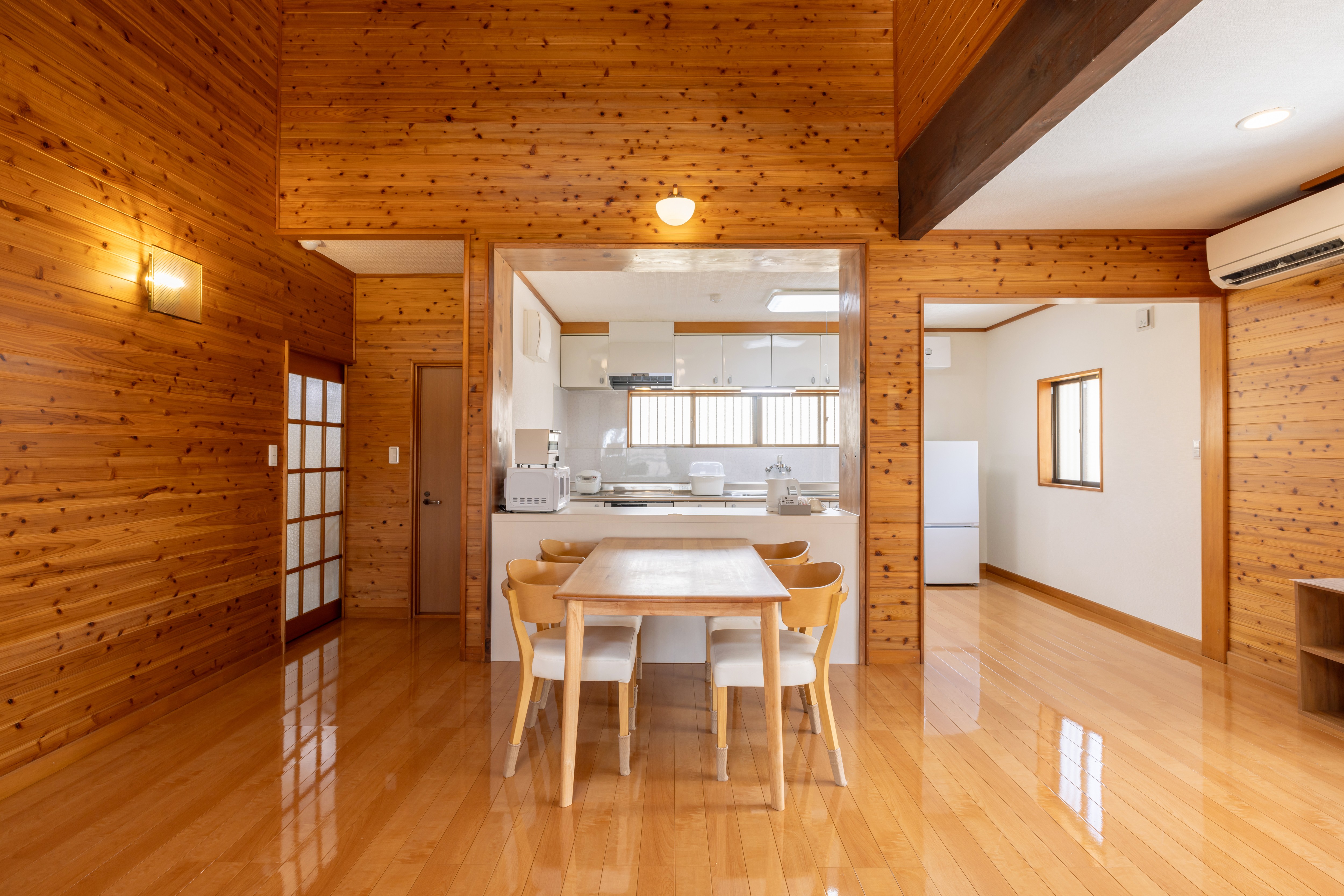 睦月　リビングダイニング