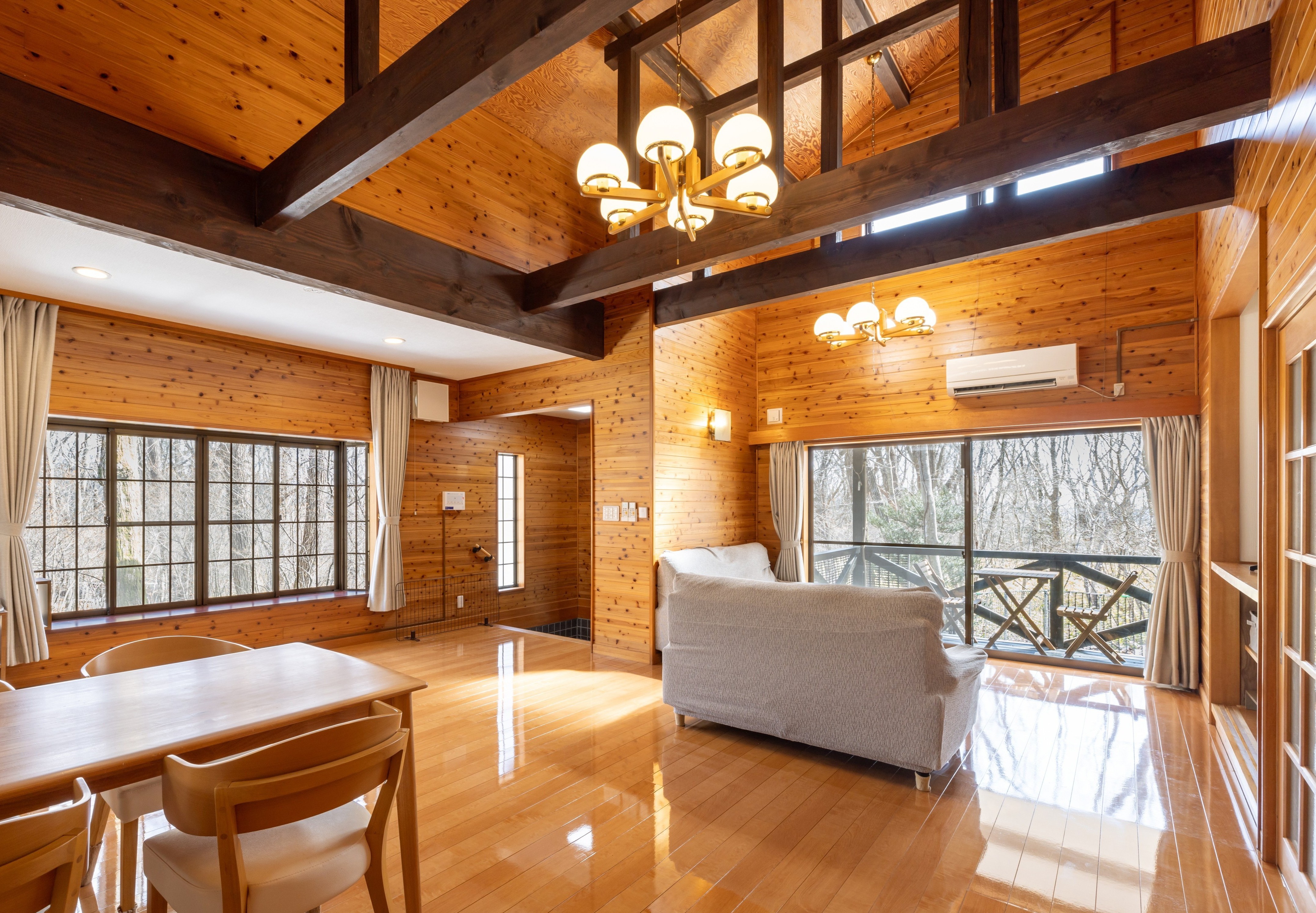 睦月　リビングダイニング