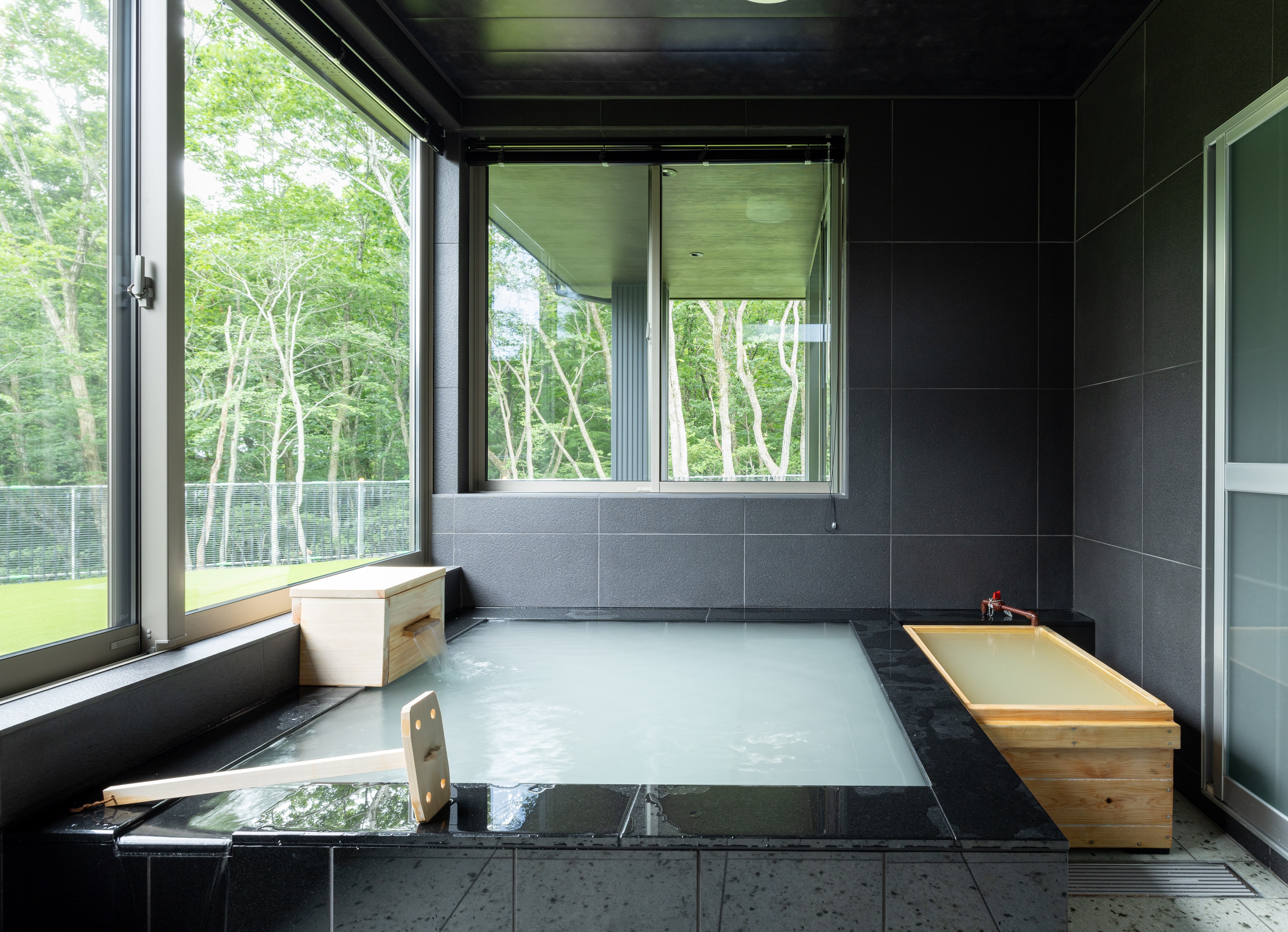 葉月源泉掛け流し硫黄泉風呂