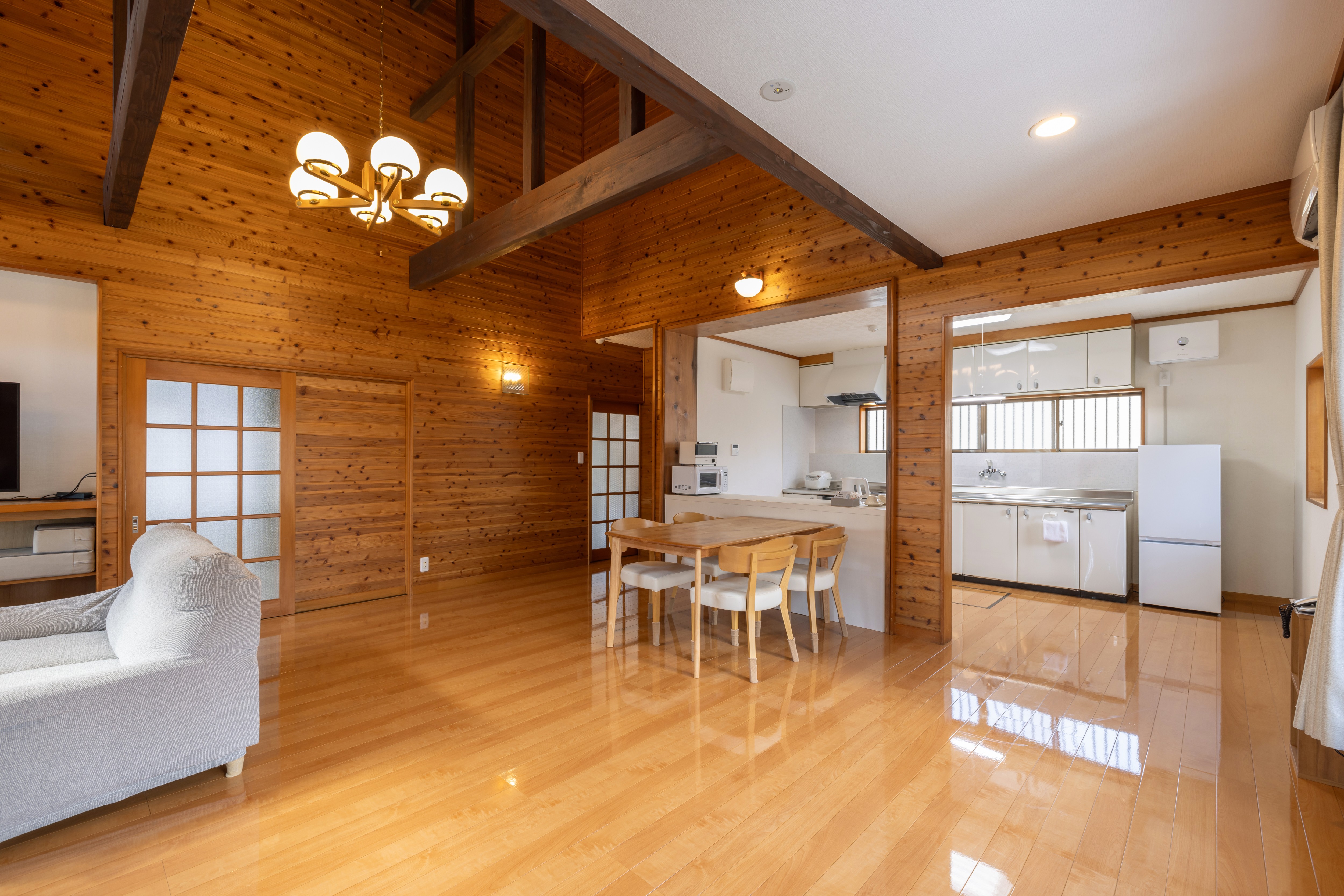 睦月　リビングダイニング