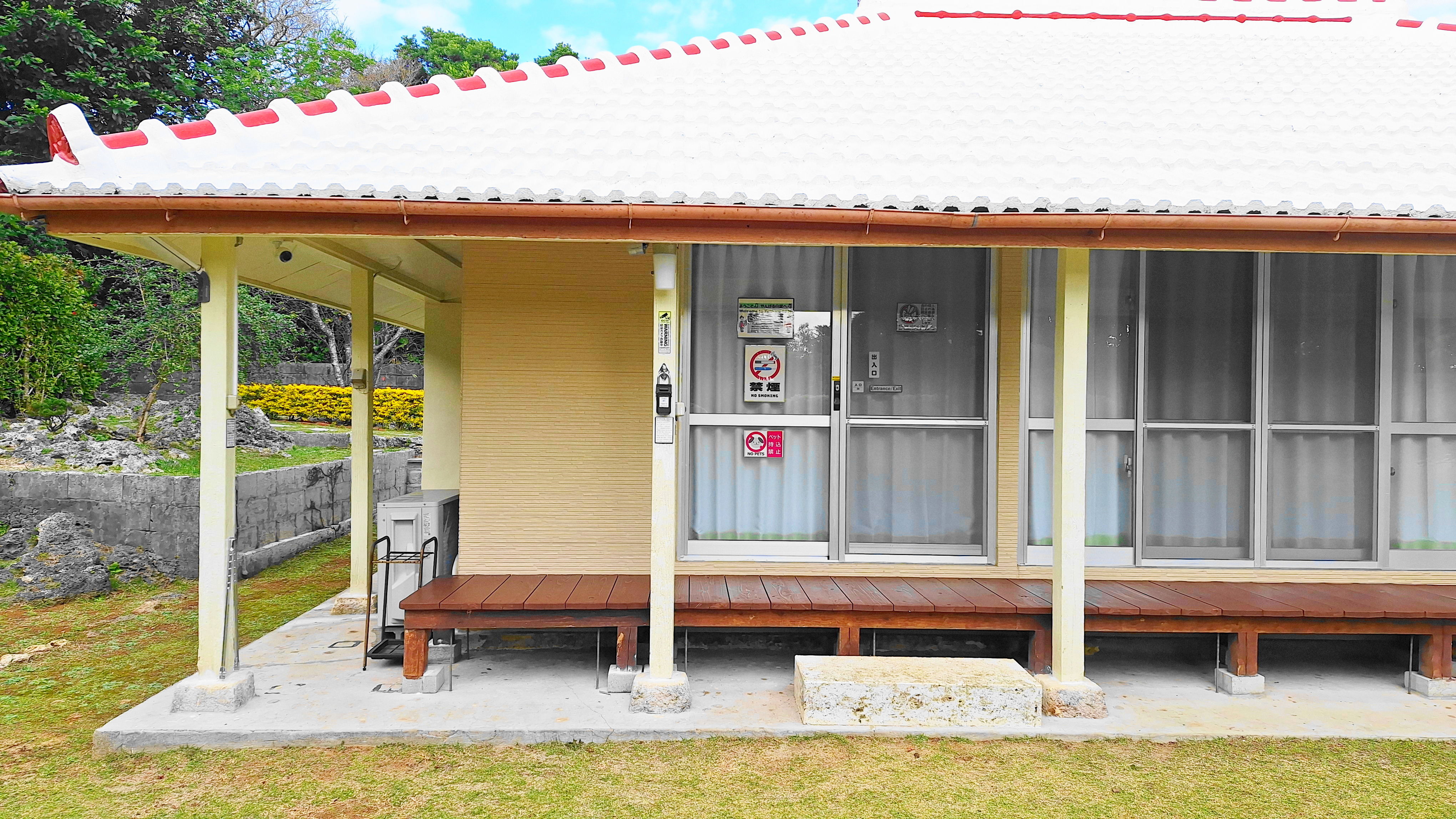 【玄関出入り口】エントランス