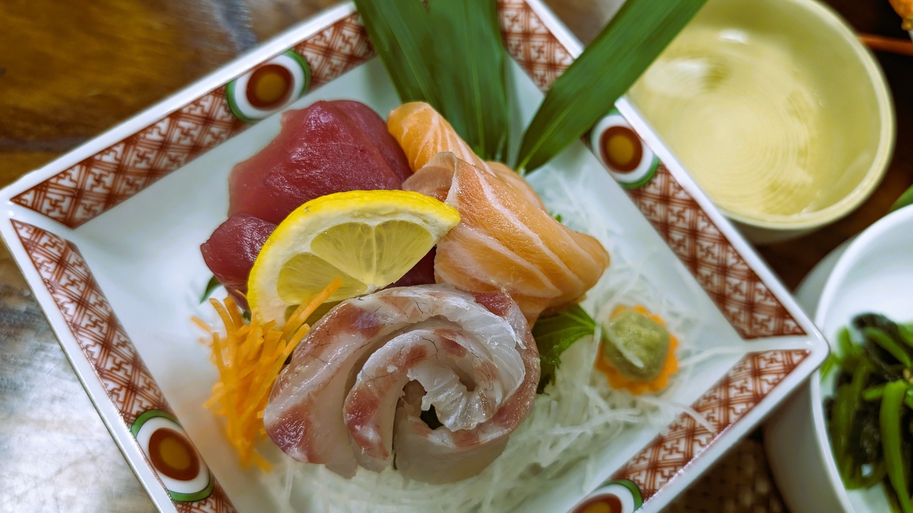 【特大紅ズワイ蟹】の饗宴 〜贅沢な味わいを心ゆくまで〜　御一人様1パイで大満足！
