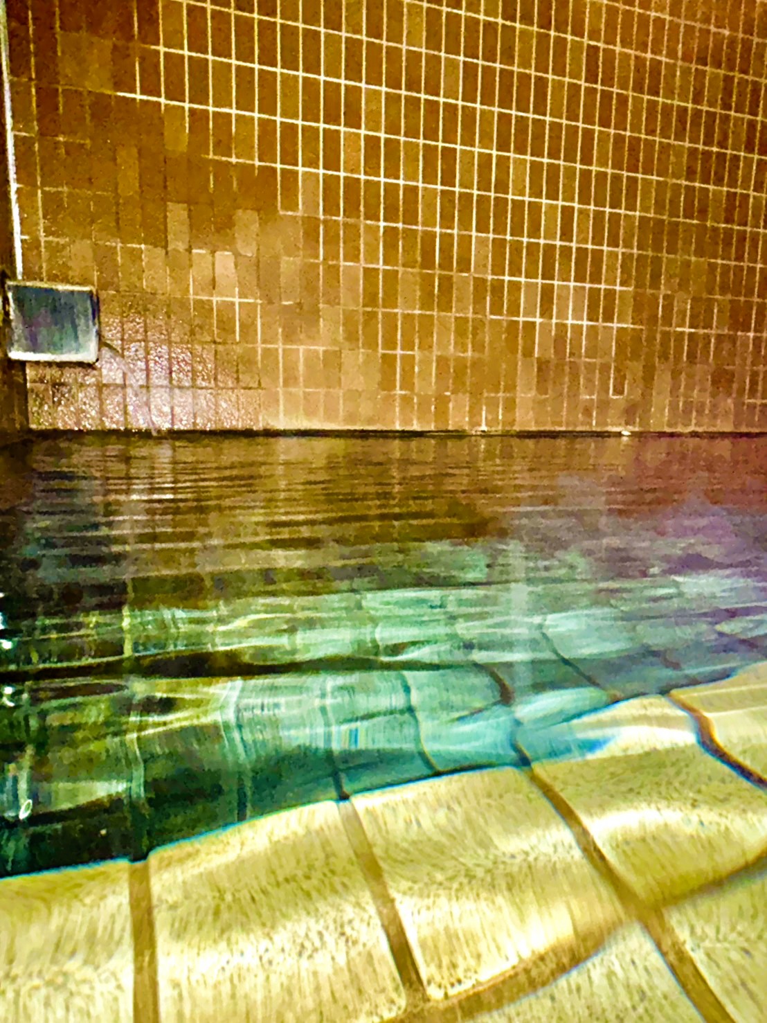 源泉１００％は、光加減でキレイに見えます。