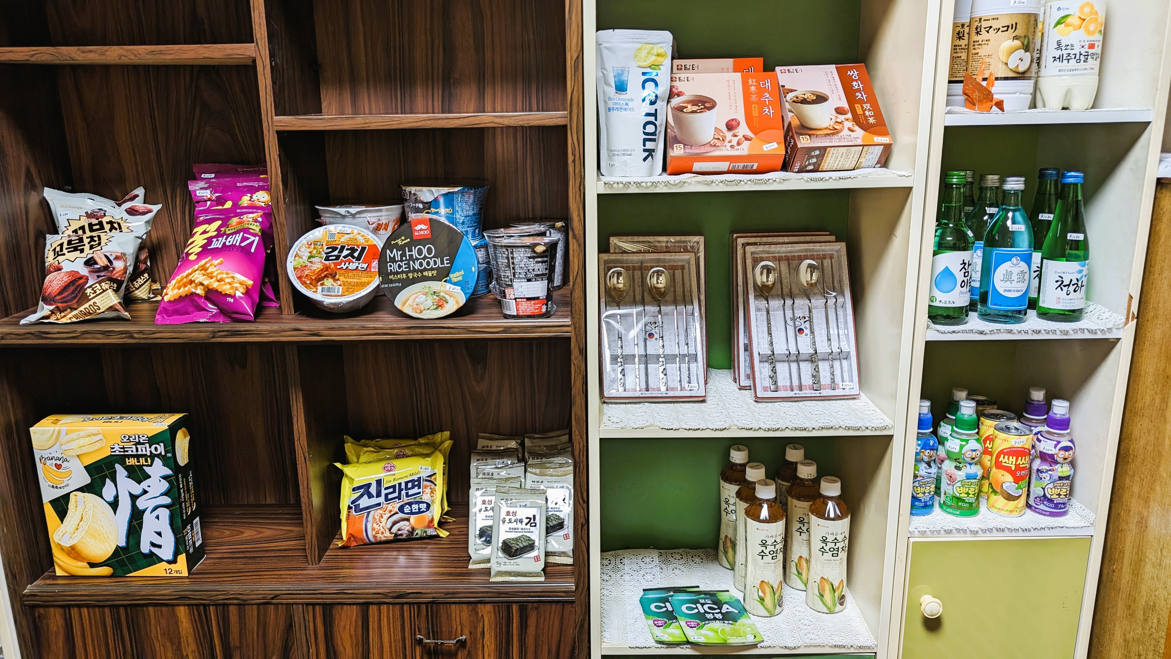 館内の売店。韓国インスタントラーメン