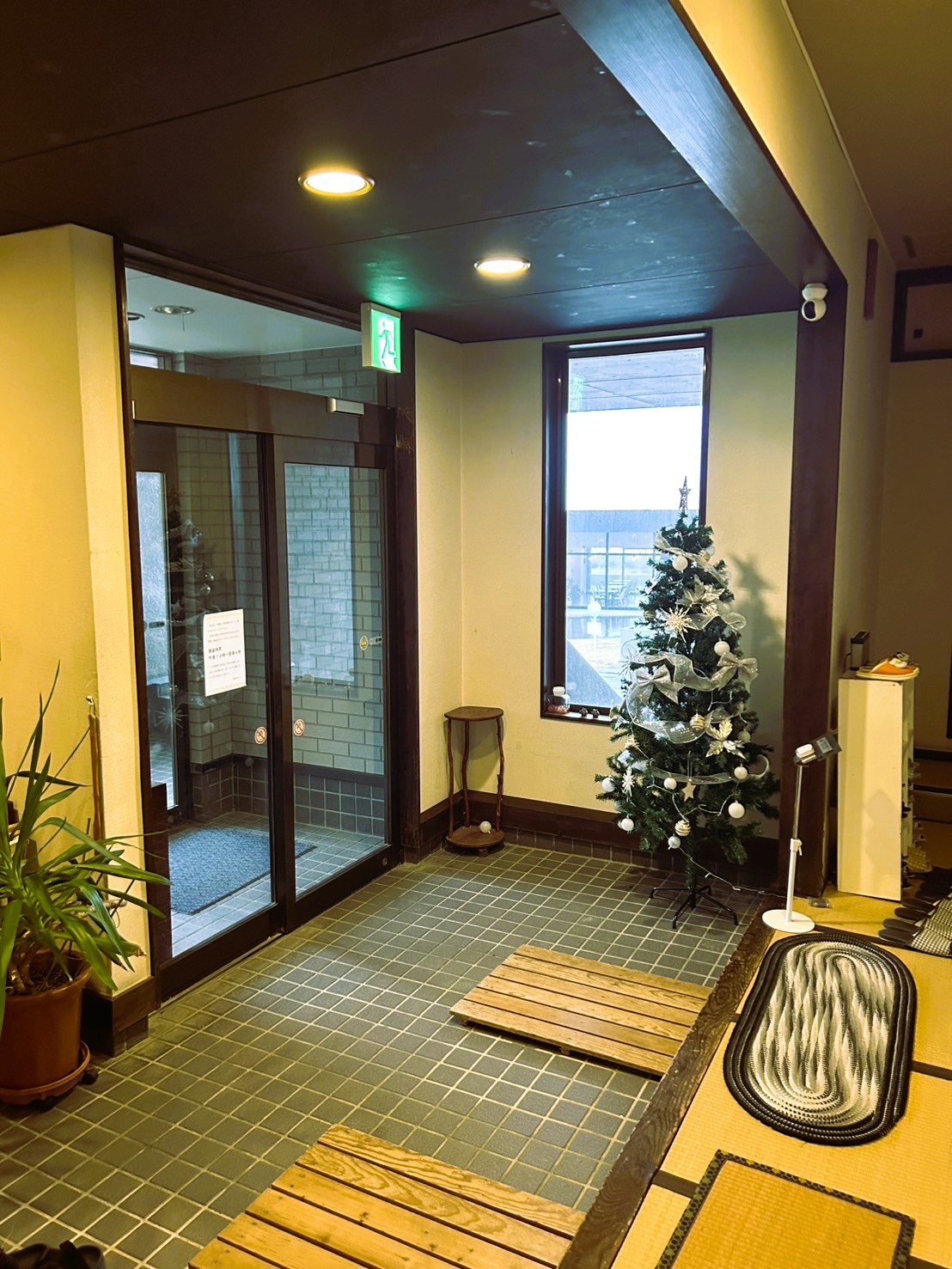 玄関。玄関からも海が見えます。