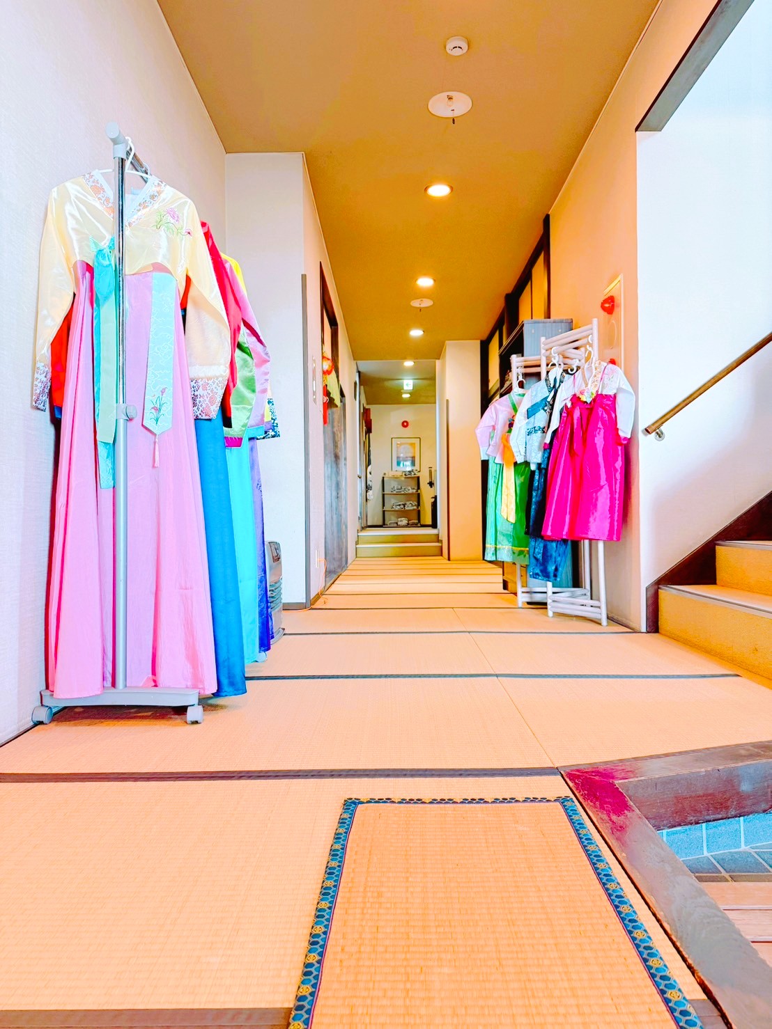 館内の廊下。畳敷で落ち着きます。