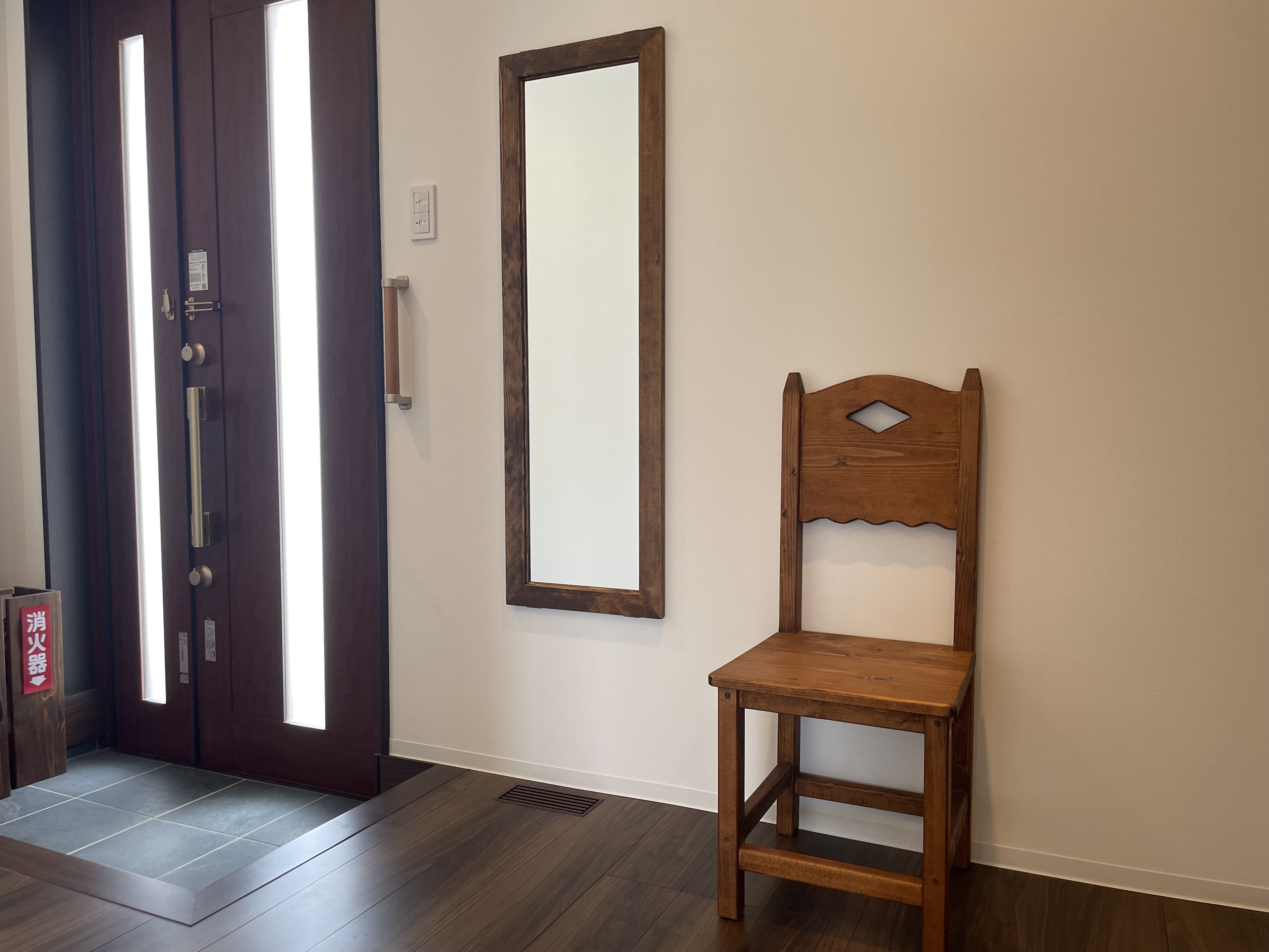 【玄関】　お出かけ前に姿見でチェック！