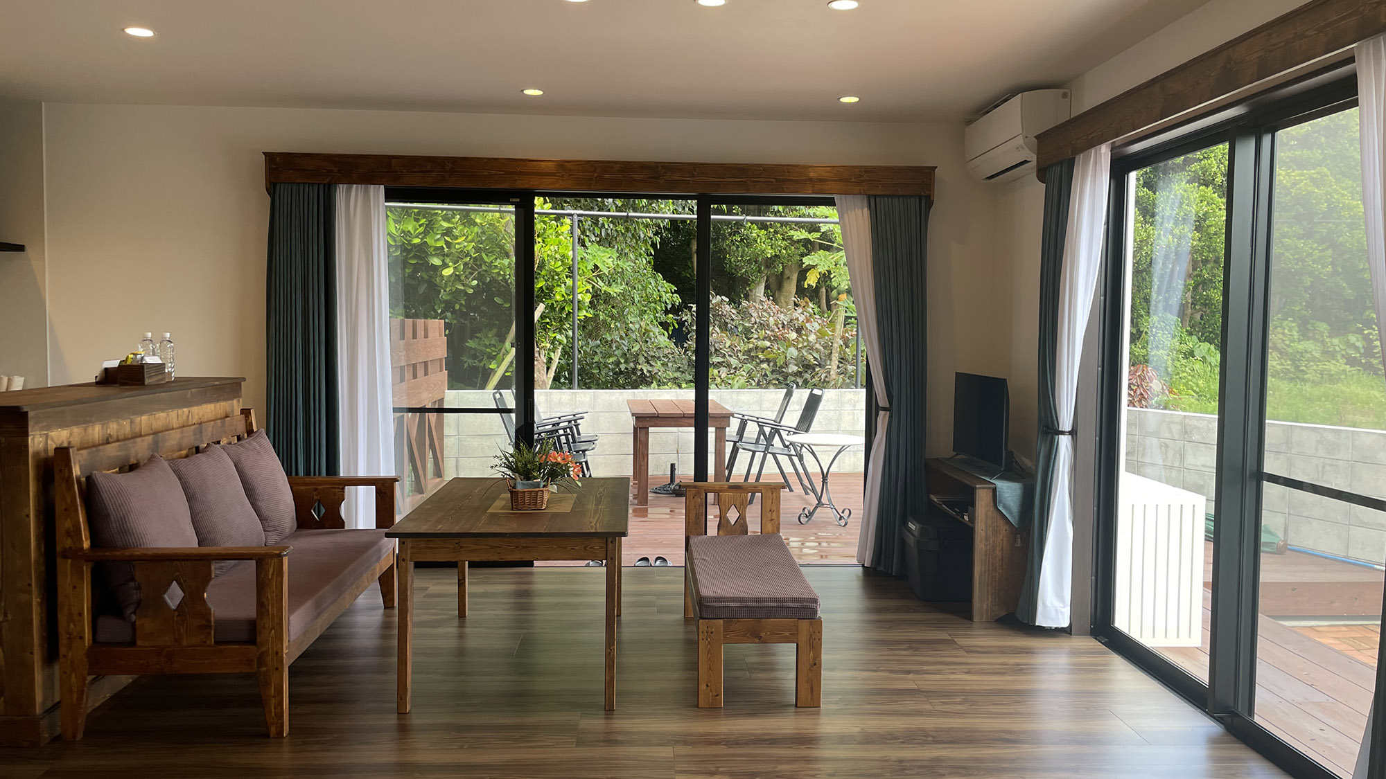 【リビング】広々とした空間で時間を気にせずにお寛ぎください