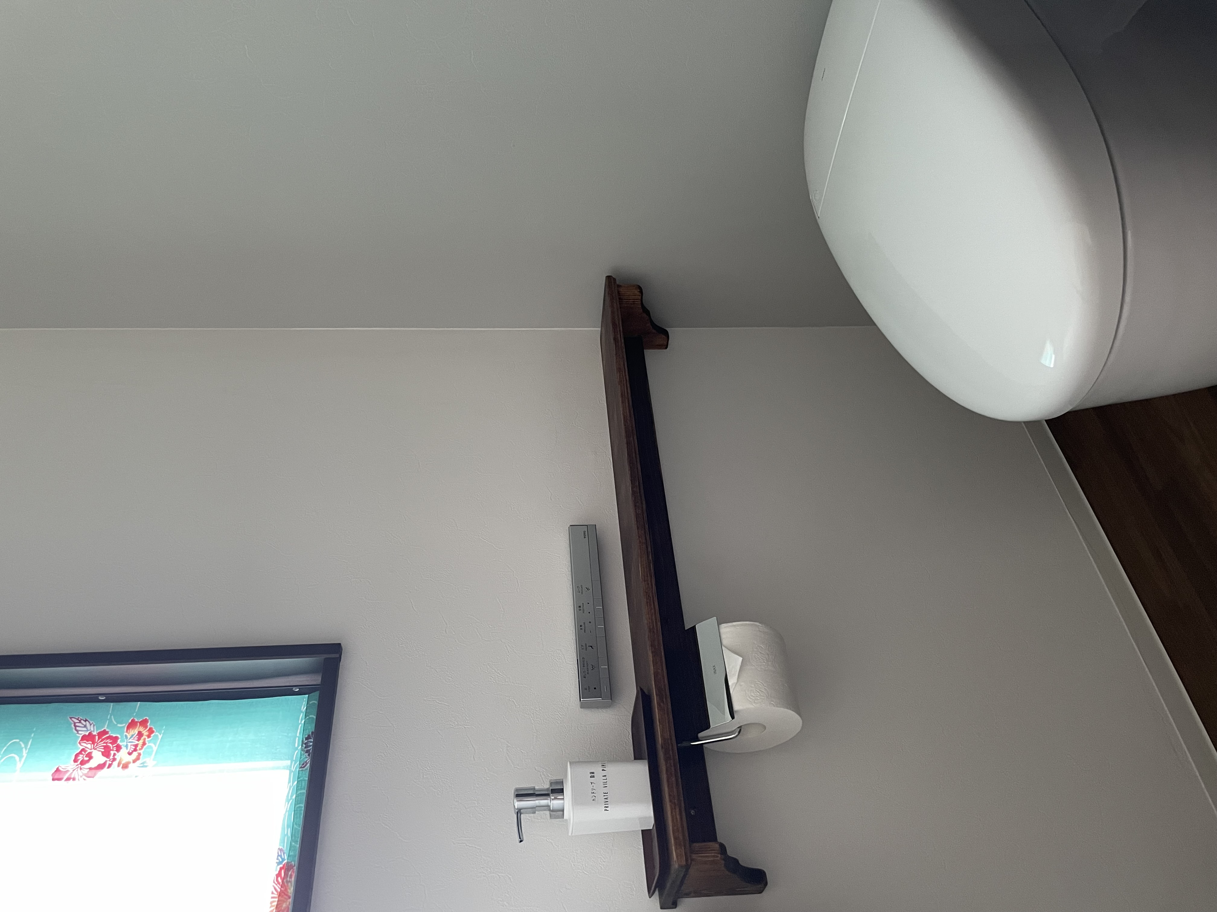 【トイレ】温水洗浄便座を完備。セパレートタイプなので気にせずにお使いいただけます。