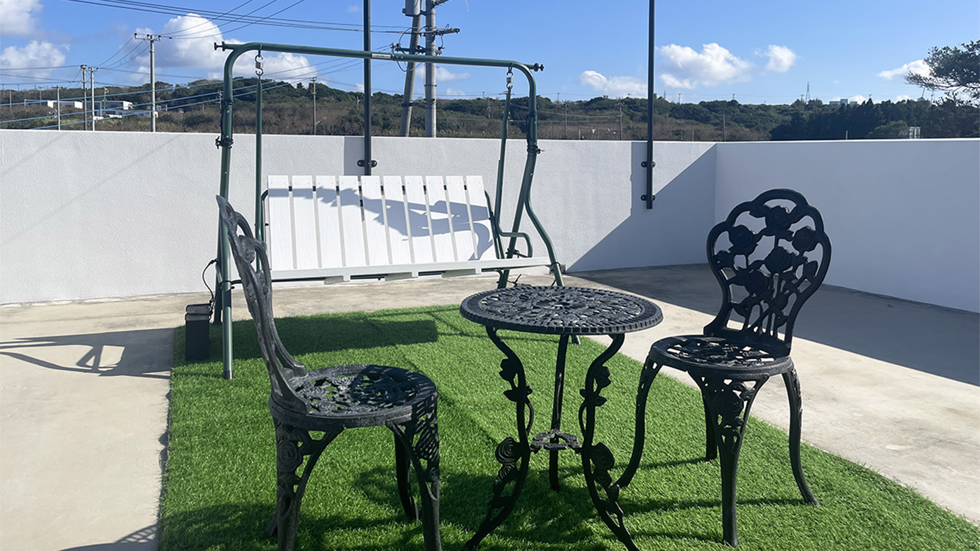 ・【ガーデンチェア／ブランコ】夜は満天の星空　椅子に座って屋上でゆったりとした時間をお過ごしください