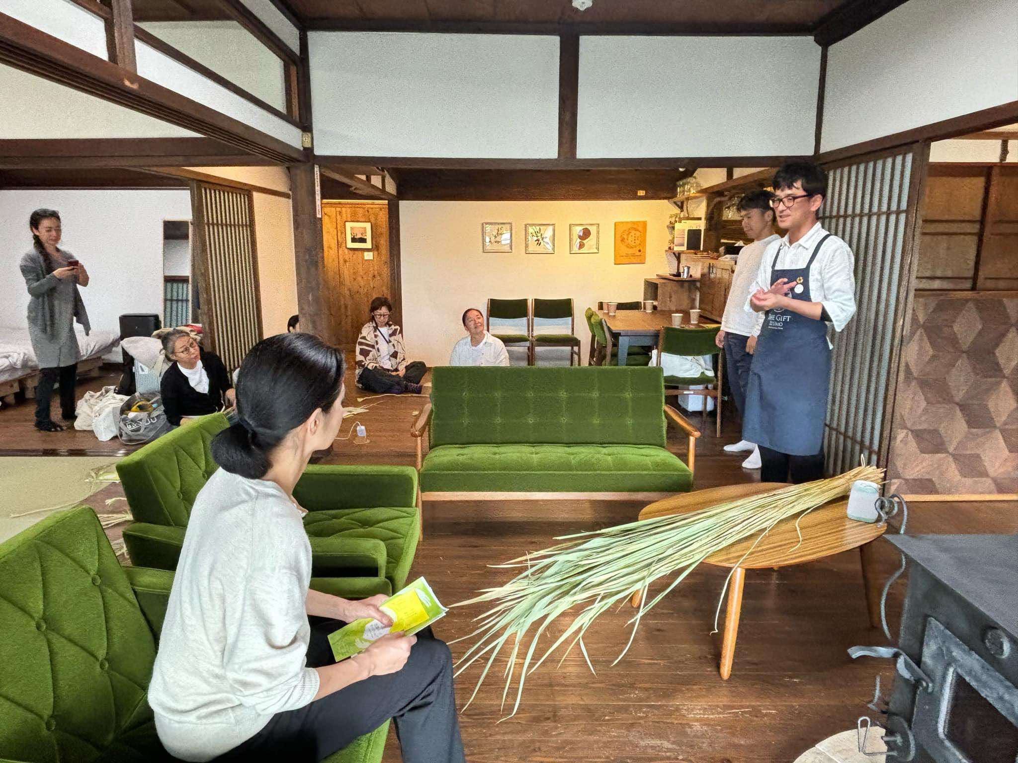 出雲ハーブ　ワークショップ　本格「まこも」のしめ縄作りワークショップ