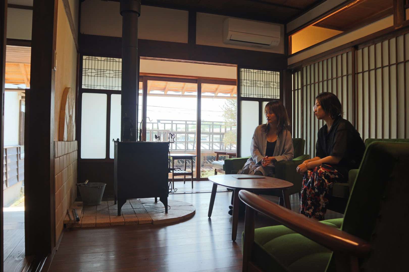 女子会イメージ　リビング