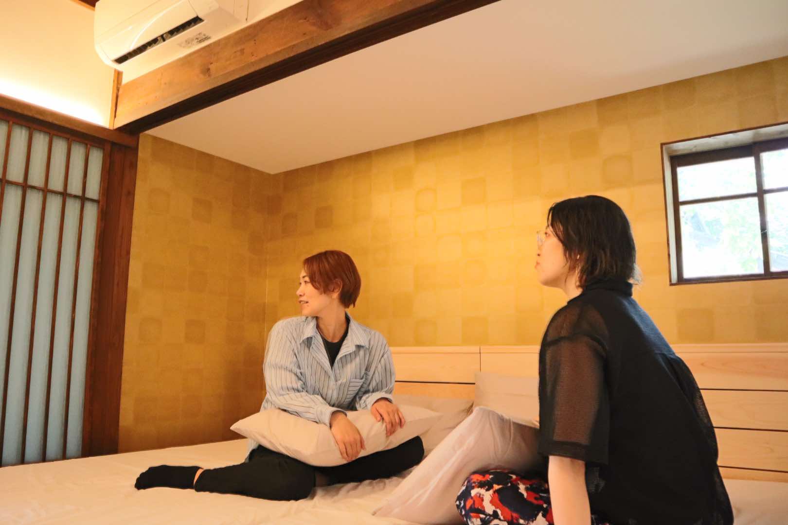 女子会イメージ　寝室