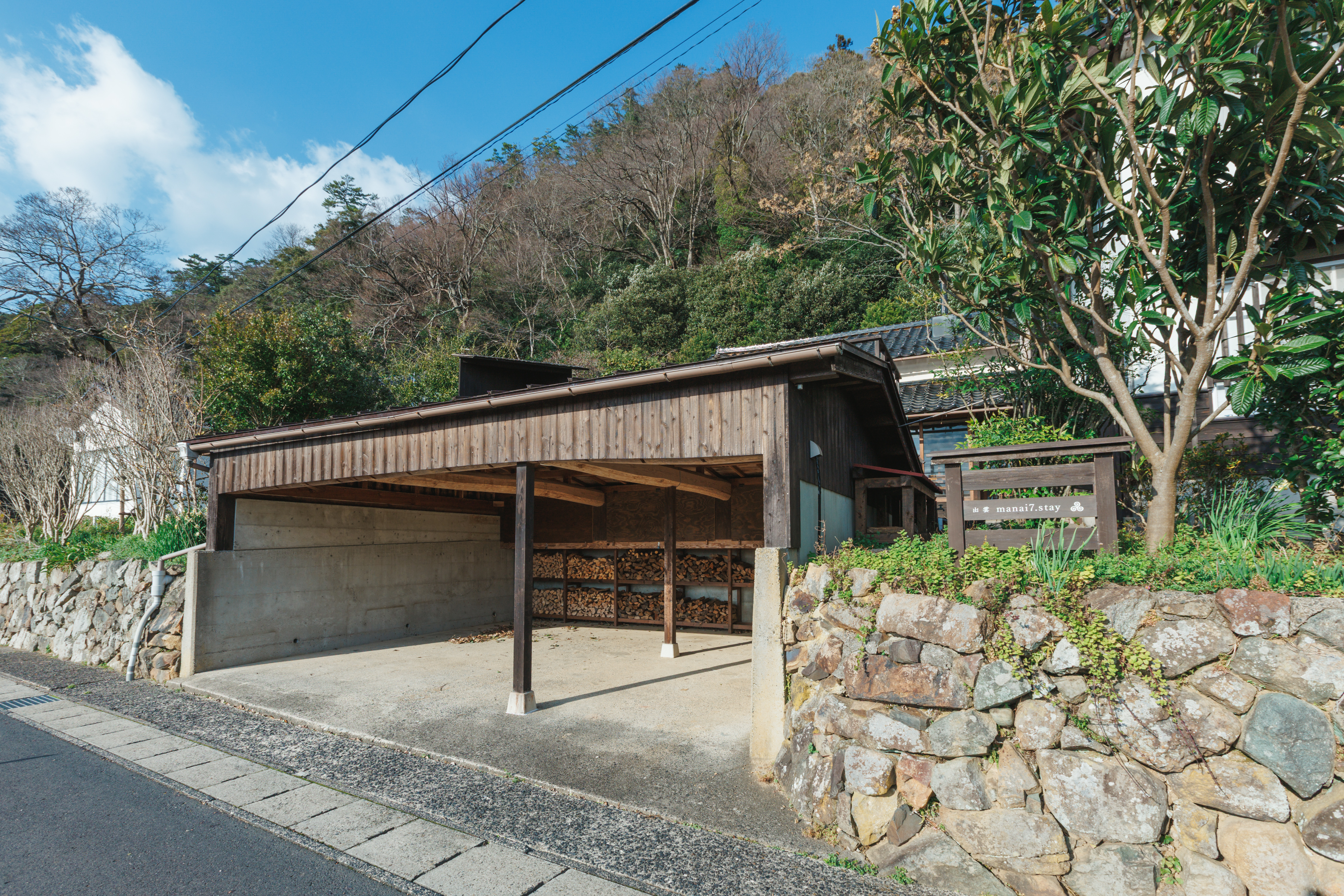 全体外観・駐車場