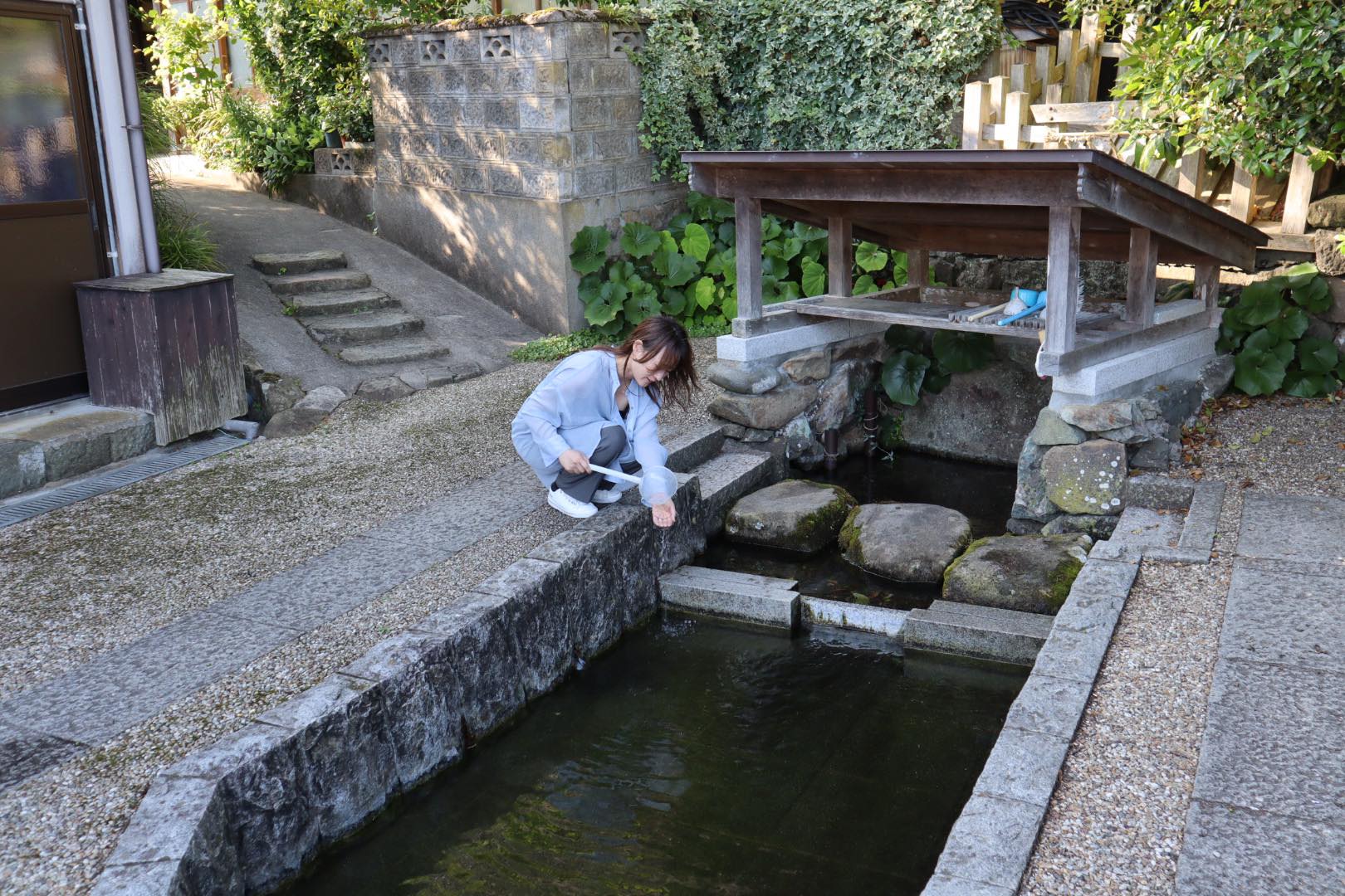 近隣施設　真名井の清水（徒歩３０秒）