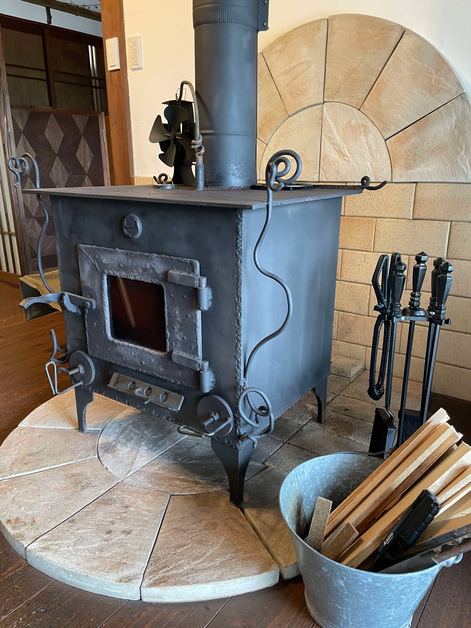 暖炉の道具（冬季限定）