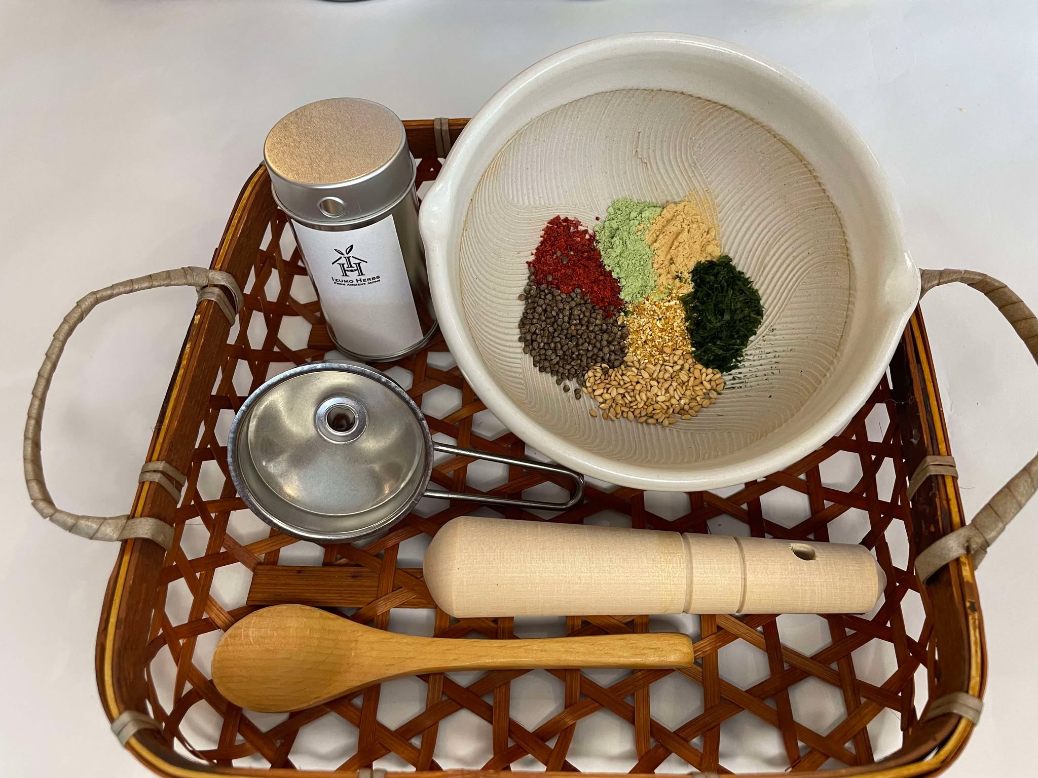 出雲ハーブ　ワークショップ　オリジナル七味唐辛子ブレンド体験