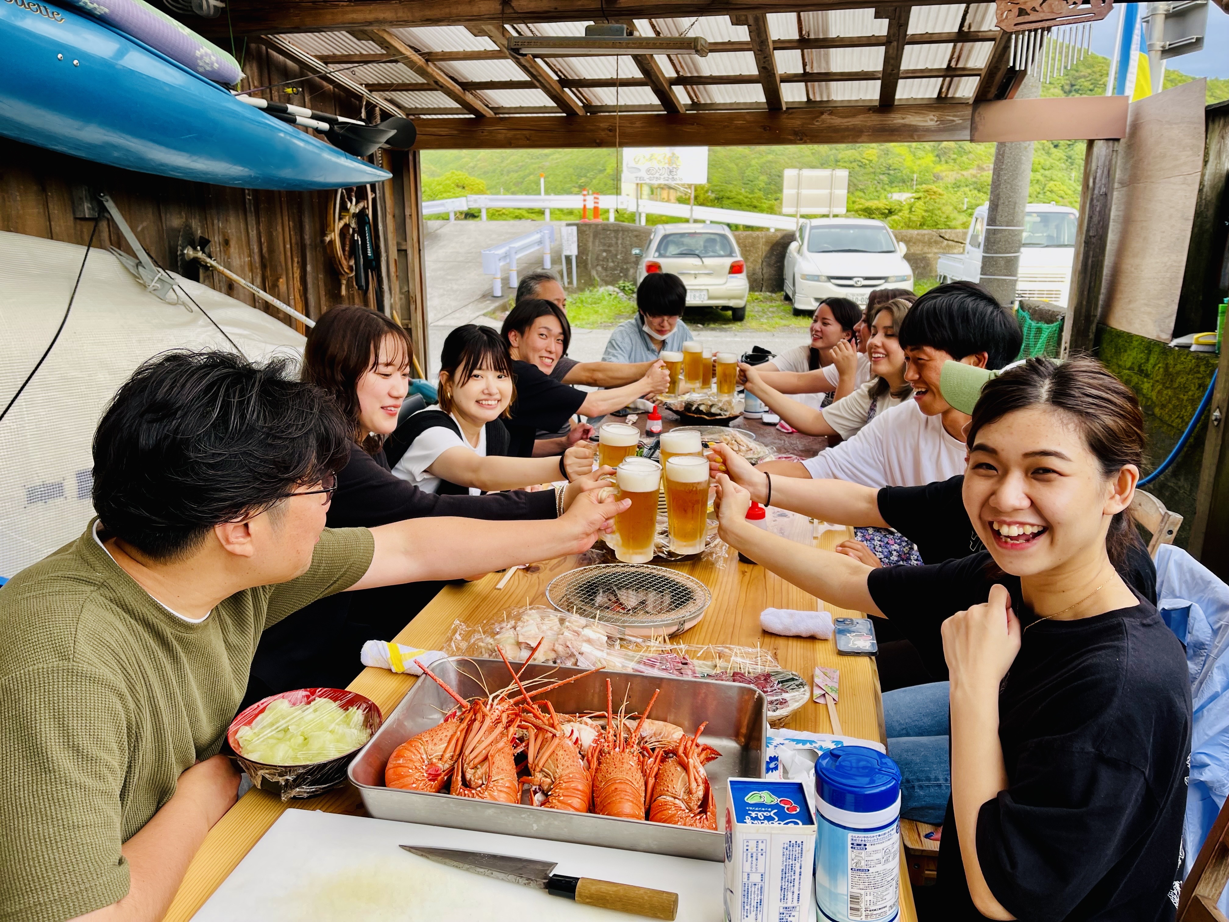 BBQテラスでのBBQシーン