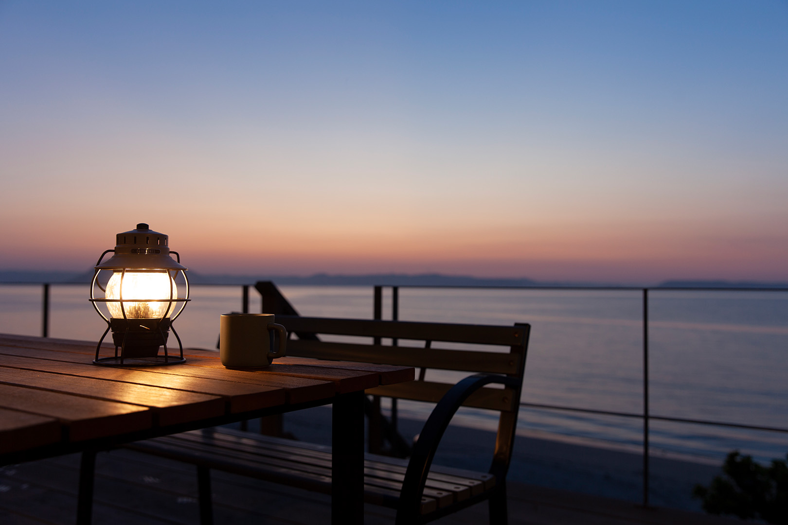 暮れる海を、ただ眺めて。