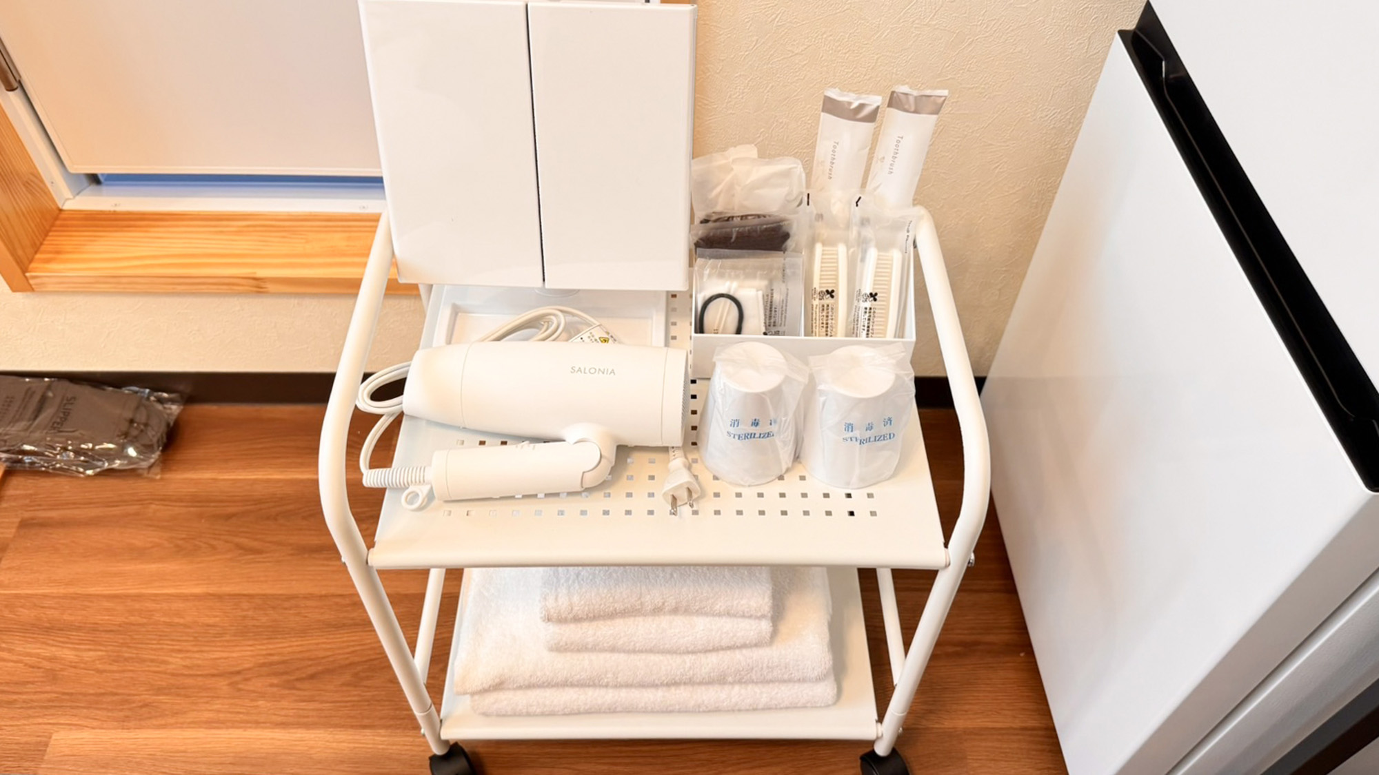 ・【BUSINESS Cabin】タオル、歯ブラシ、カミソリ、ヘアブラシ等、必需品を取り揃えています