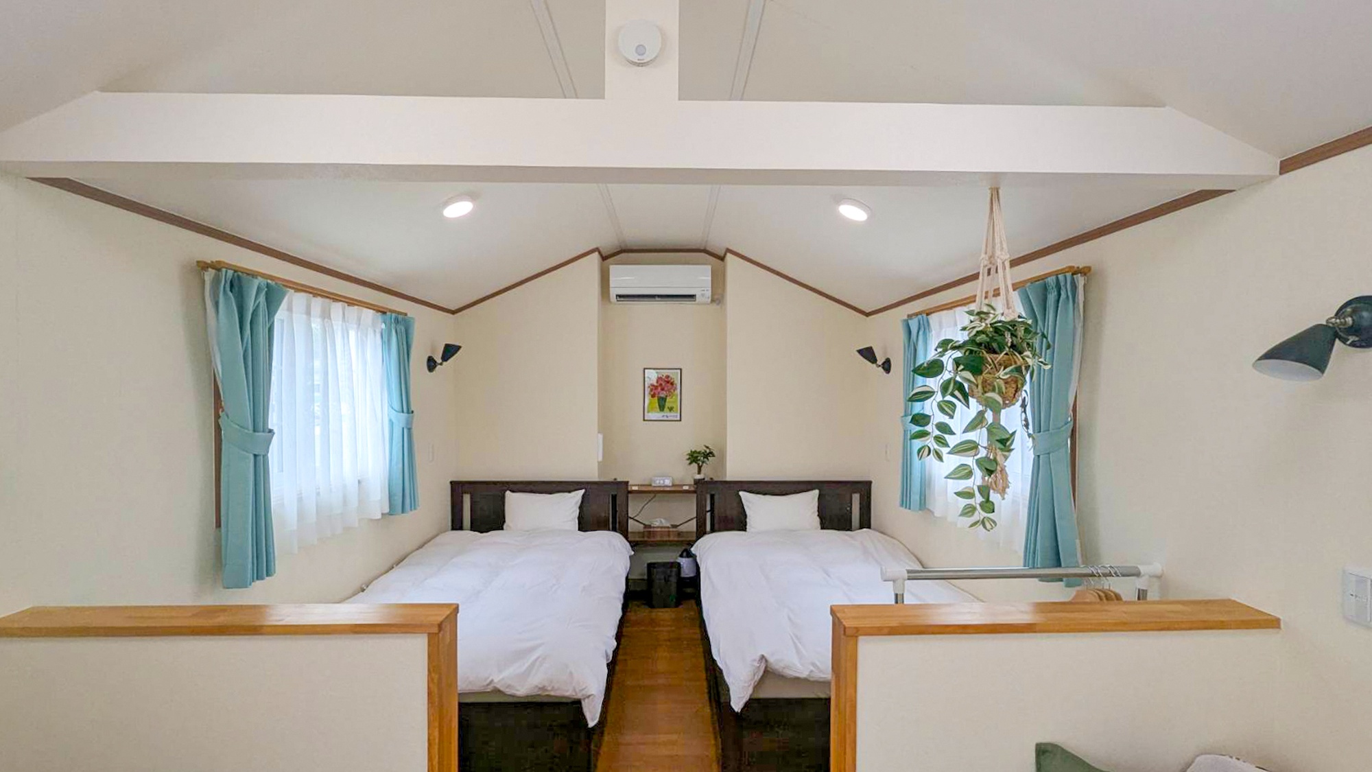 ・【GREEN Cabin B】セミダブルベッドを2台ご用意しています