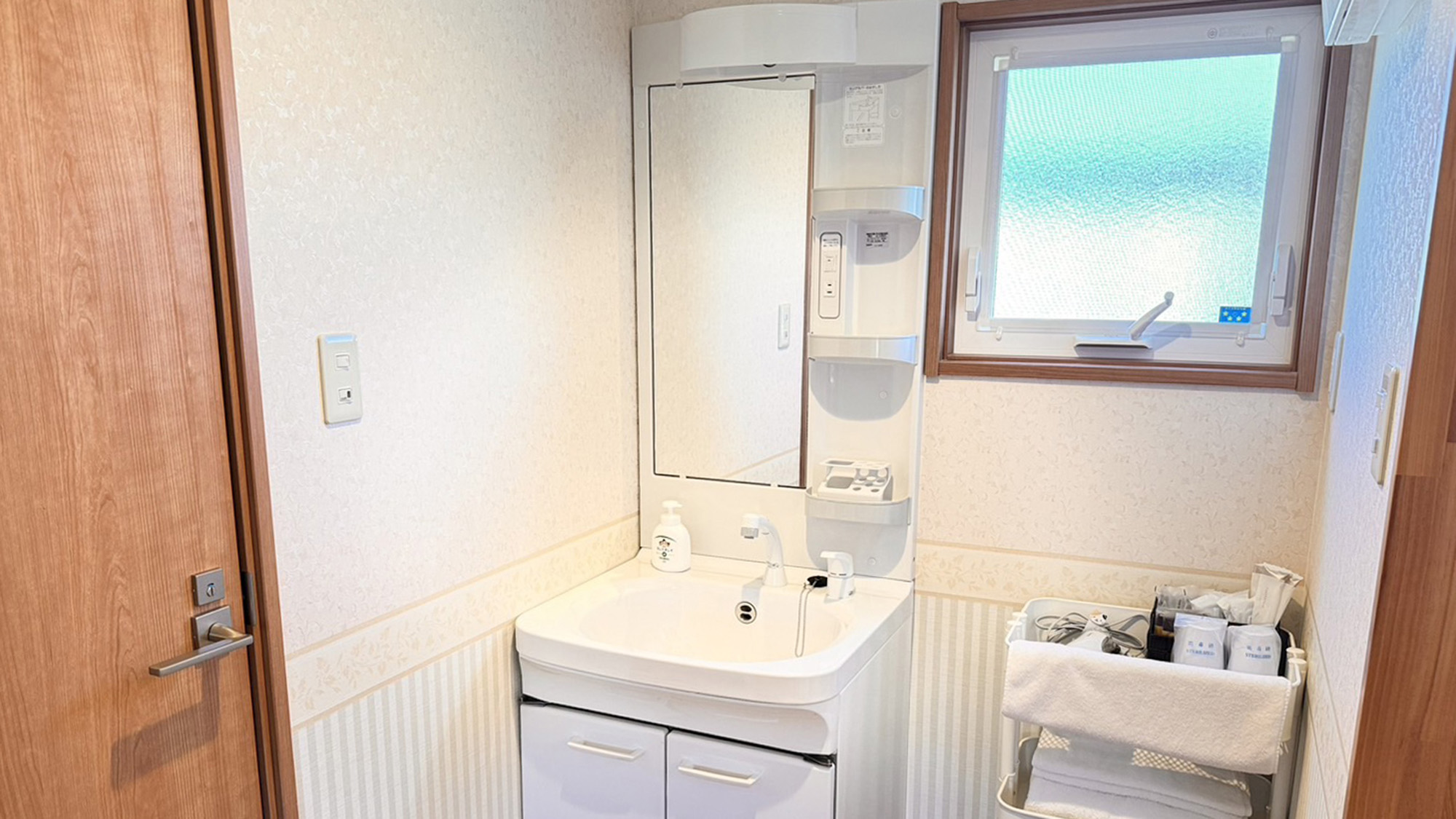 ・【ROYAL Cabin】大きな鏡の独立型洗面台