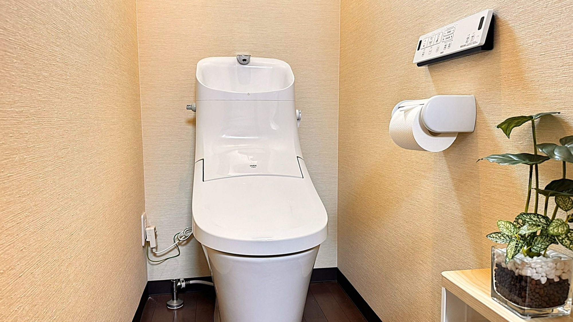 ・【PREMIUM Cabin】洗浄機能付きの個室トイレ