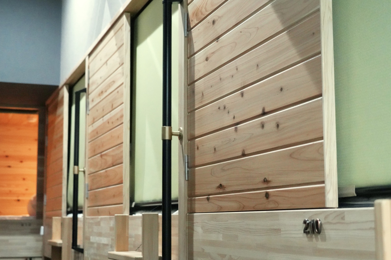 女性専用　二段ベッド上段