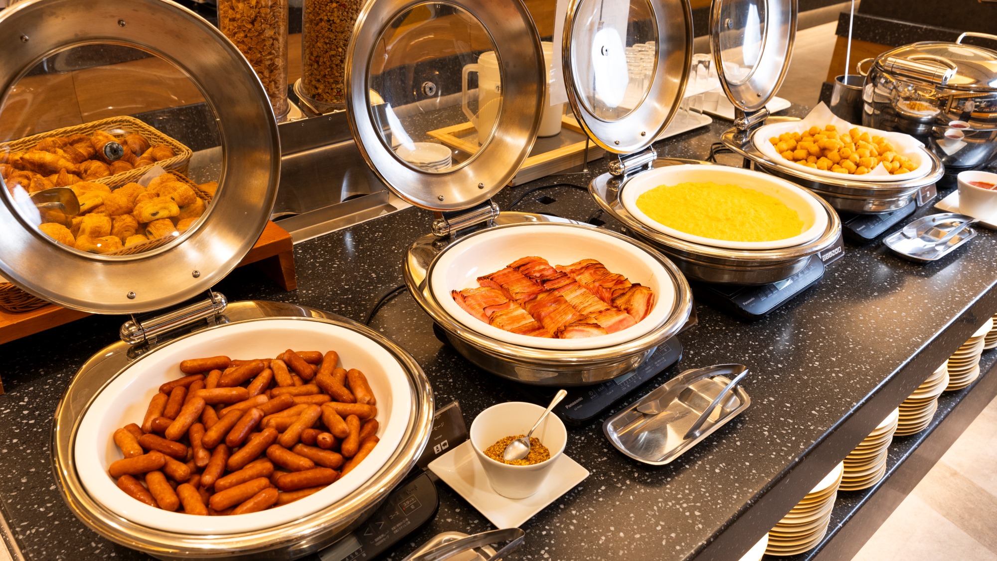 本館朝食バイキングの一例