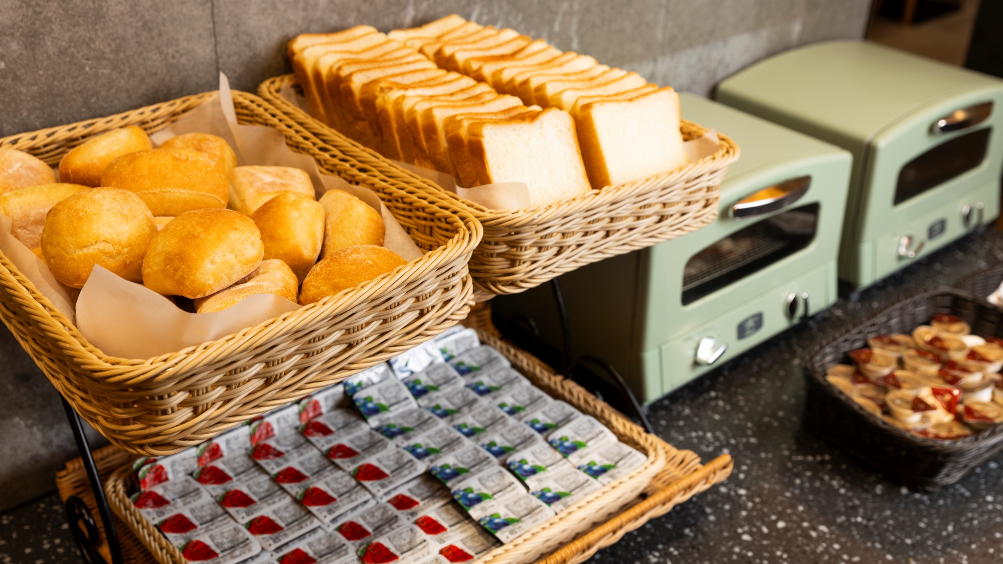 本館朝食バイキングの一例