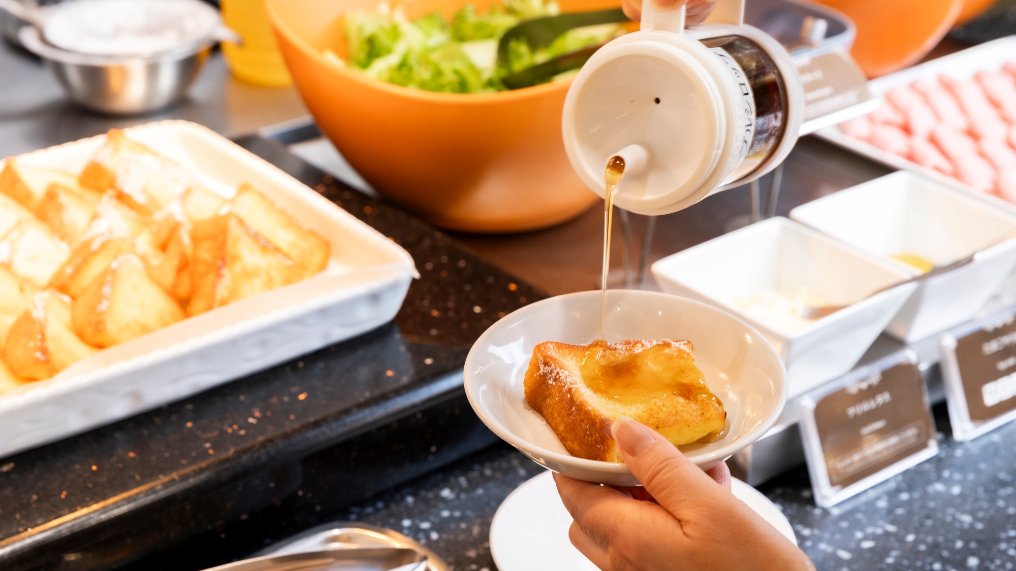 本館朝食バイキングの一例
