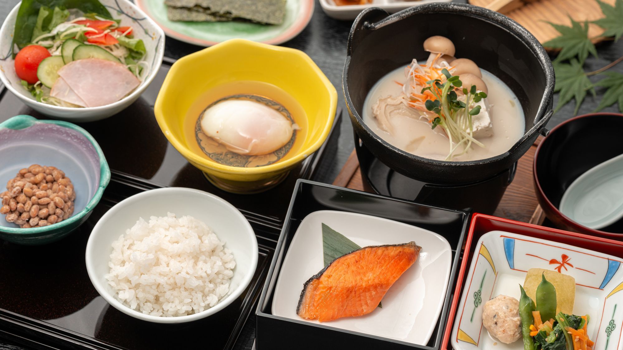 【ご朝食】献立の一例。心も体もほっと温まる朝食をお愉しみください。