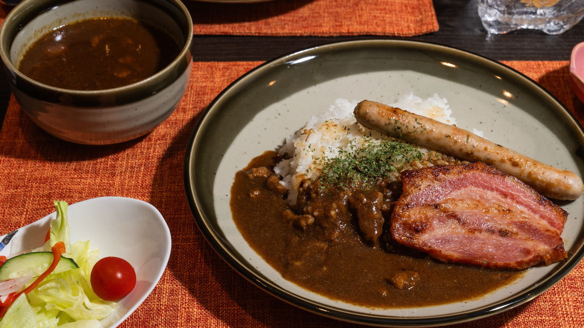 ＜木曜限定！＞日光HIMITSU豚ソーセージ＆特製カレー膳付き夕朝軽食プラン＋貸切露天風呂入り放題