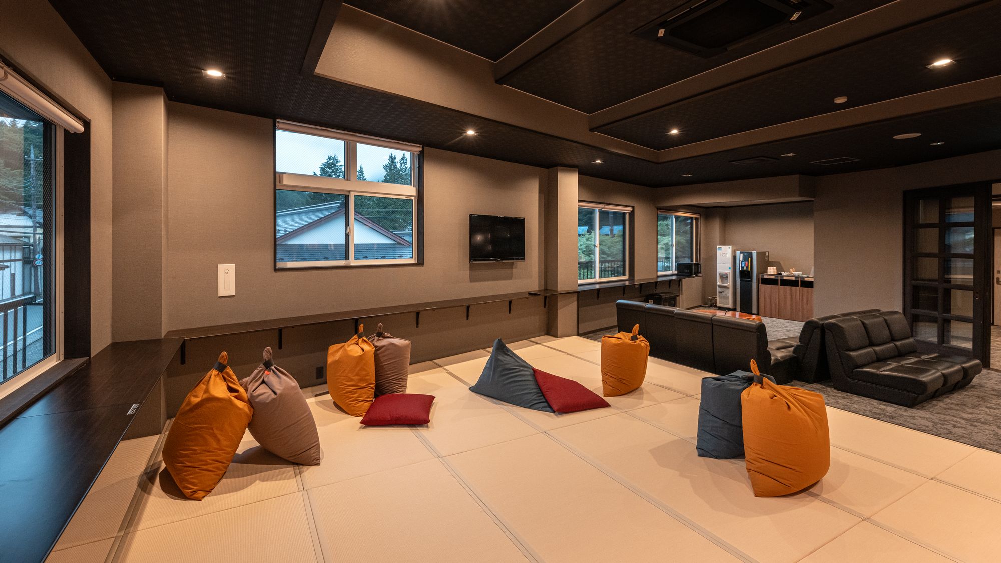 【ラウンジ】足をのばしてゆったりとお過ごし頂けます。