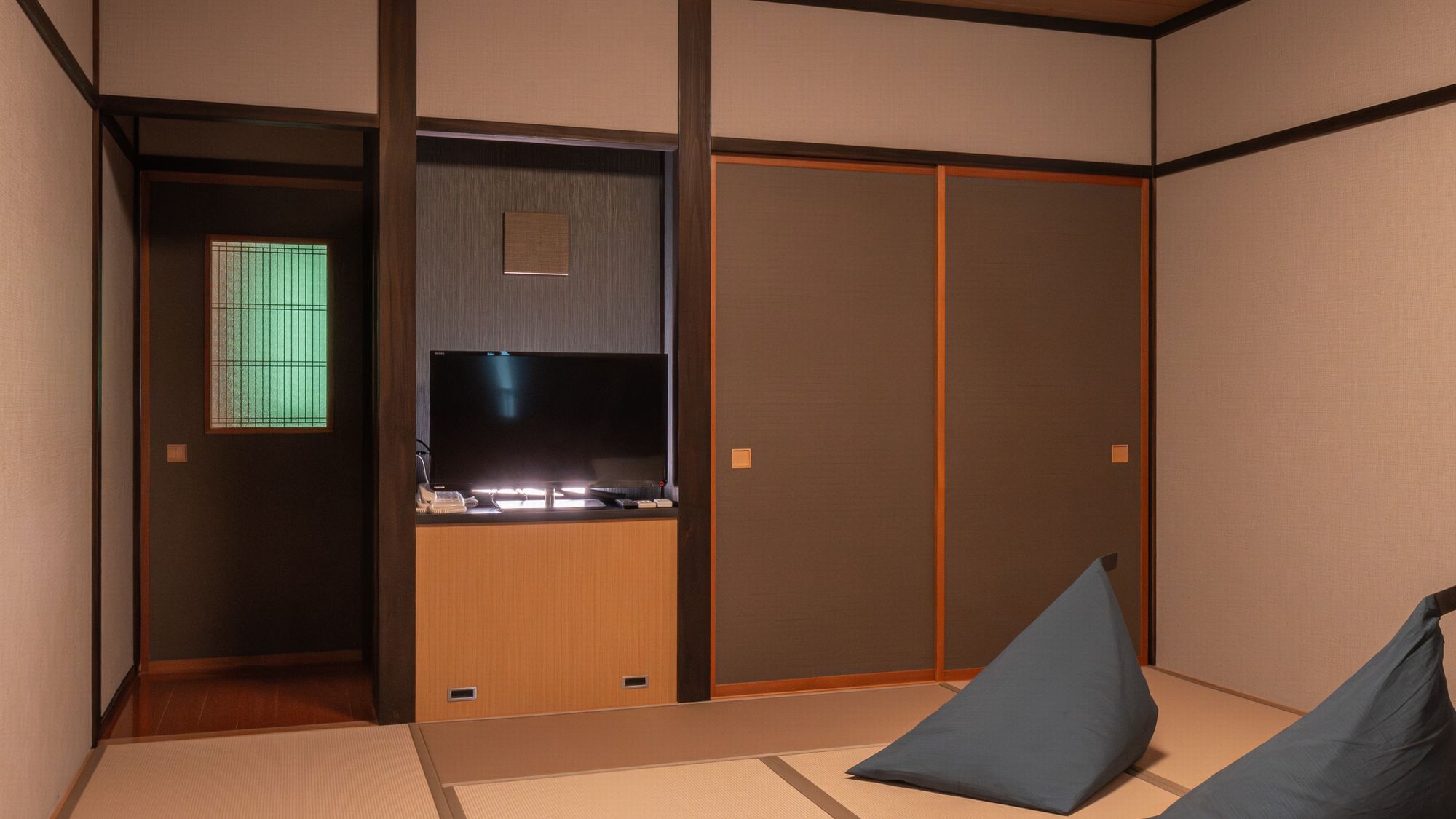 【小上がりベッド付和室(8～10畳)】人数に合わせた広さの部屋をご用意。