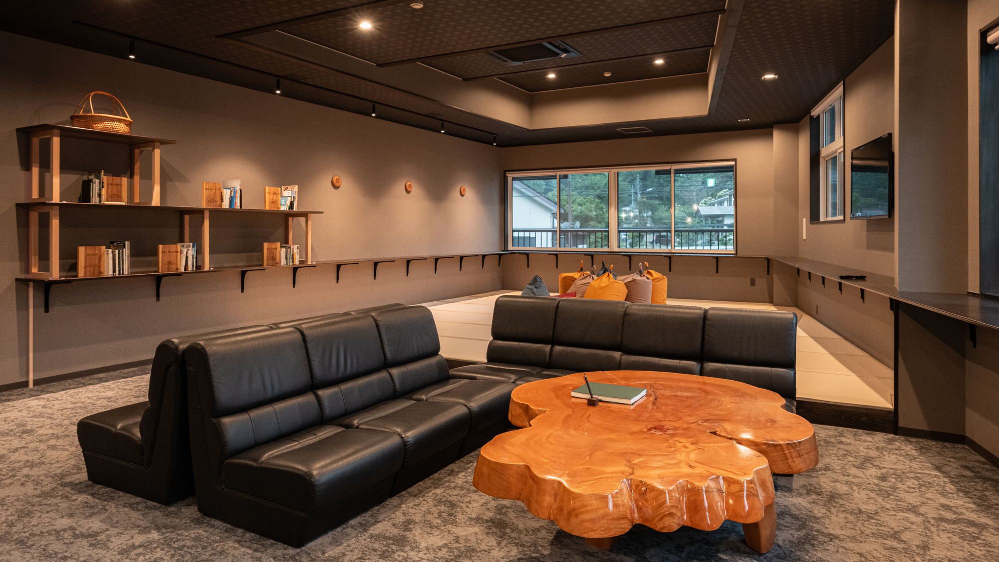 【ラウンジ】リニューアルしたラウンジでより一層快適に。